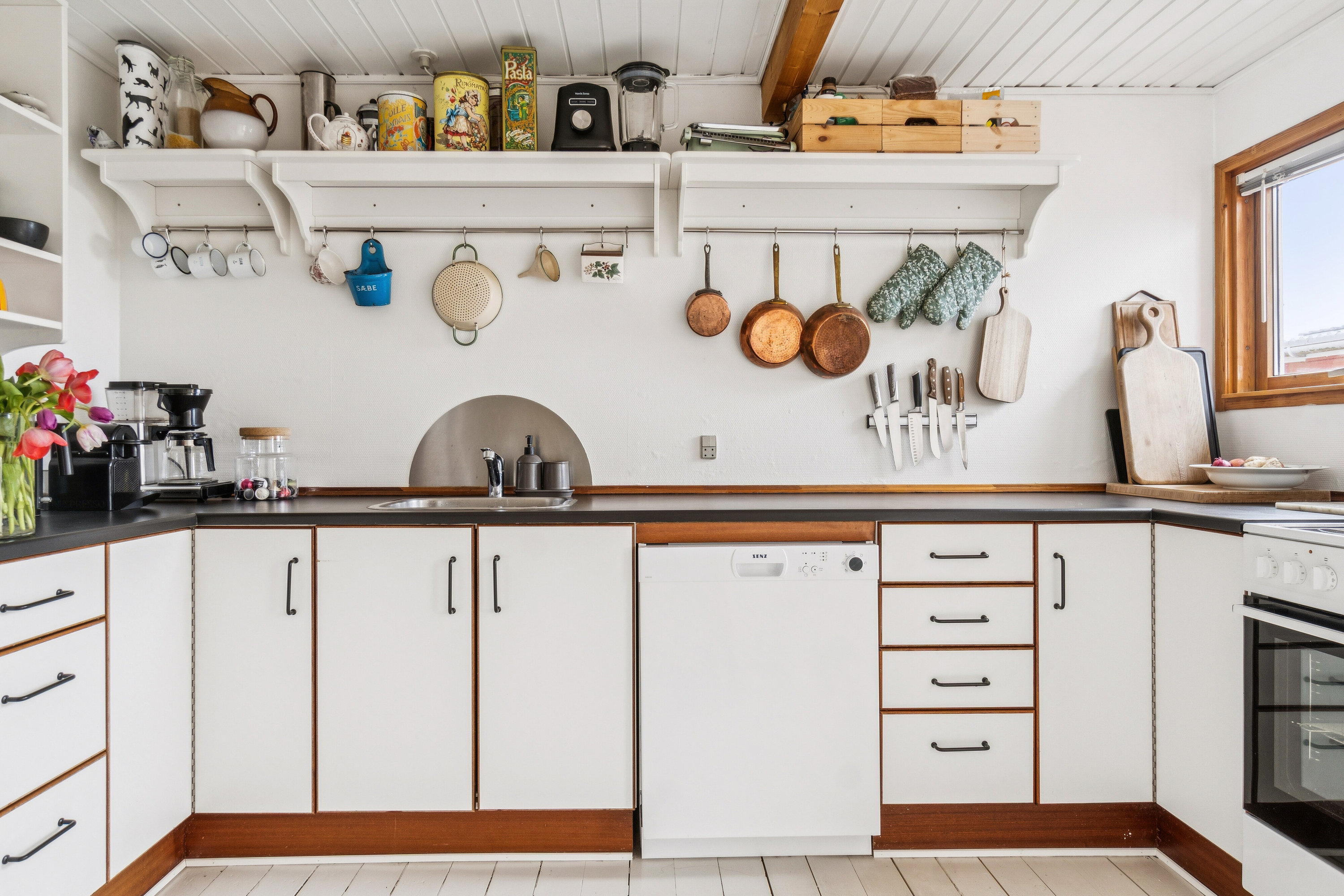 Fremhævet køkken billede i fuldskærmstilstand. Billede af Spættevej 5, St Kongsmark, 4200 Slagelse