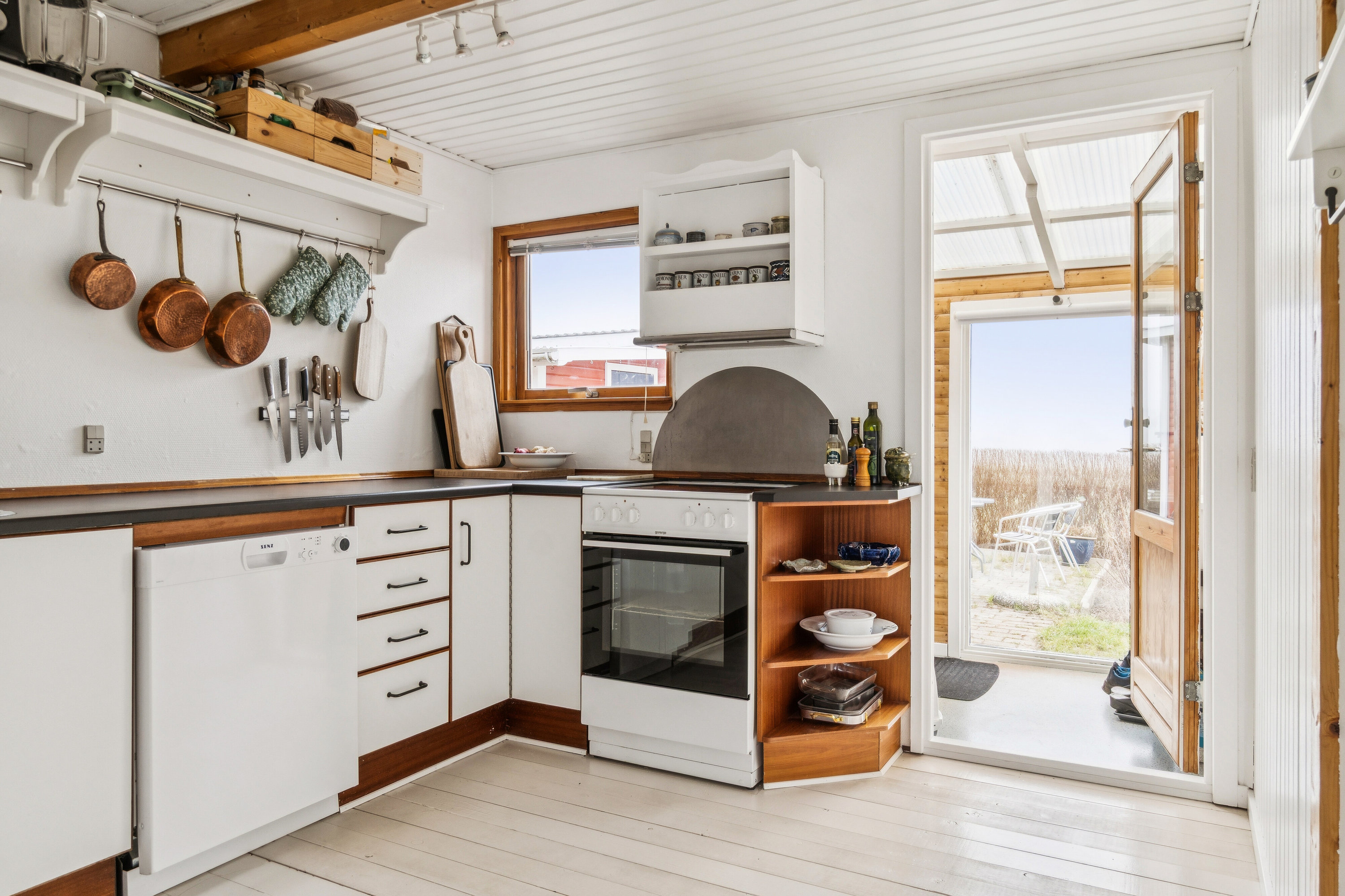 Fremhævet køkken billede i fuldskærmstilstand. Billede af Spættevej 5, St Kongsmark, 4200 Slagelse