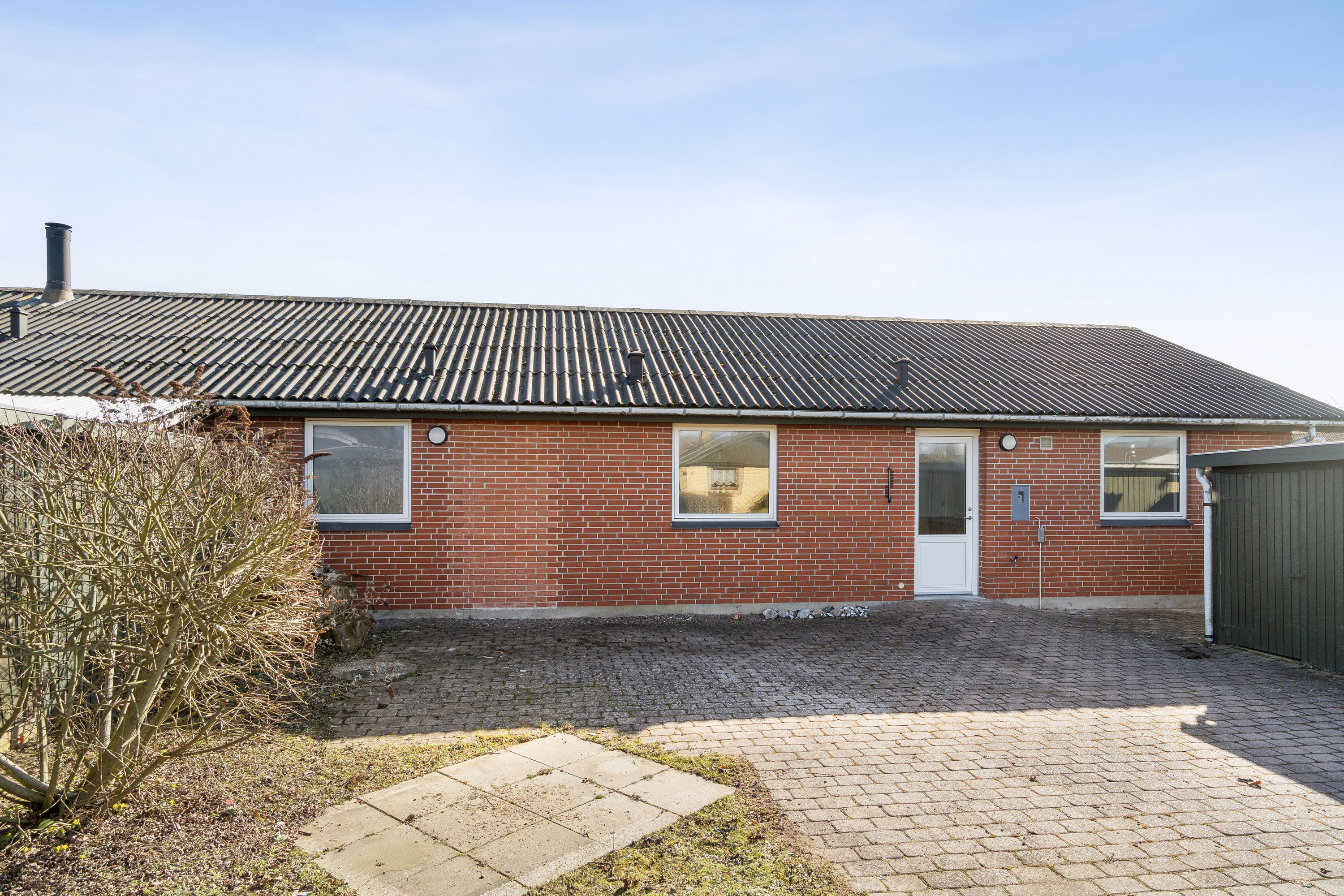 Fremhævet set fra vejen billede i fuldskærmstilstand. Billede af Mågevej 42, 4250 Fuglebjerg