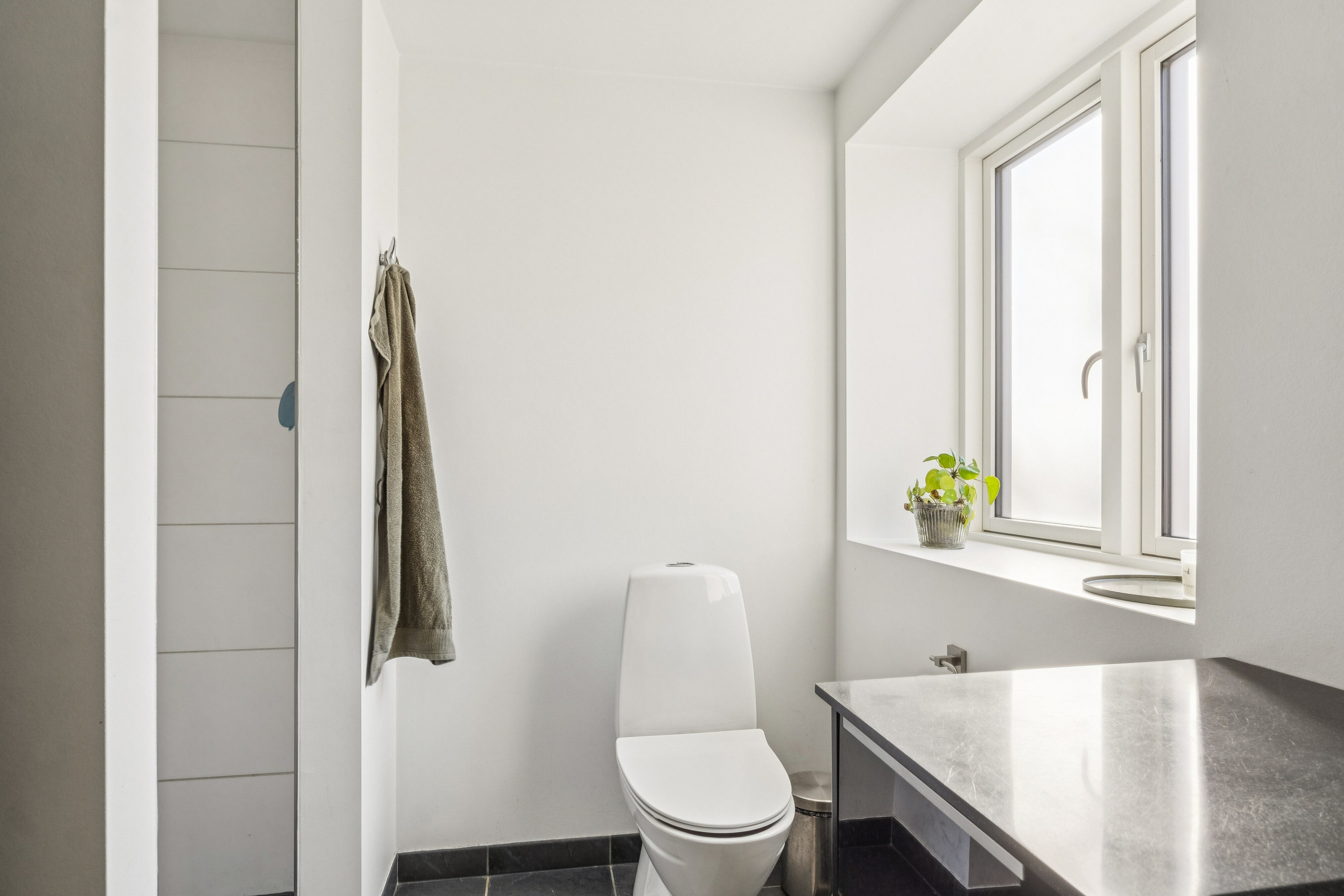 Fremhævet badeværelse billede i fuldskærmstilstand. Billede af Sømosen 1, Sjørslev, 8620 Kjellerup