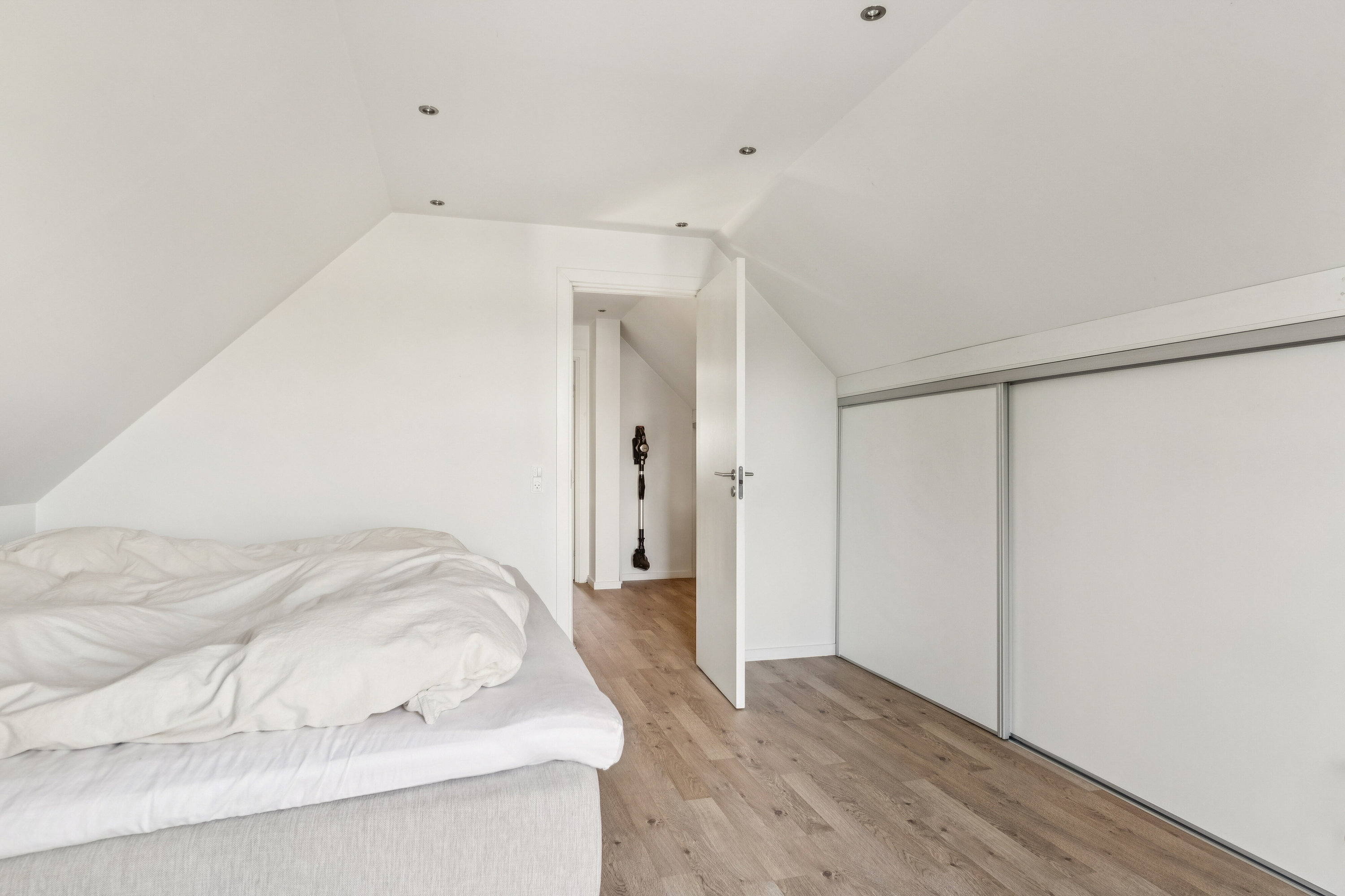 Fremhævet soveværelse billede i fuldskærmstilstand. Billede af Sømosen 1, Sjørslev, 8620 Kjellerup