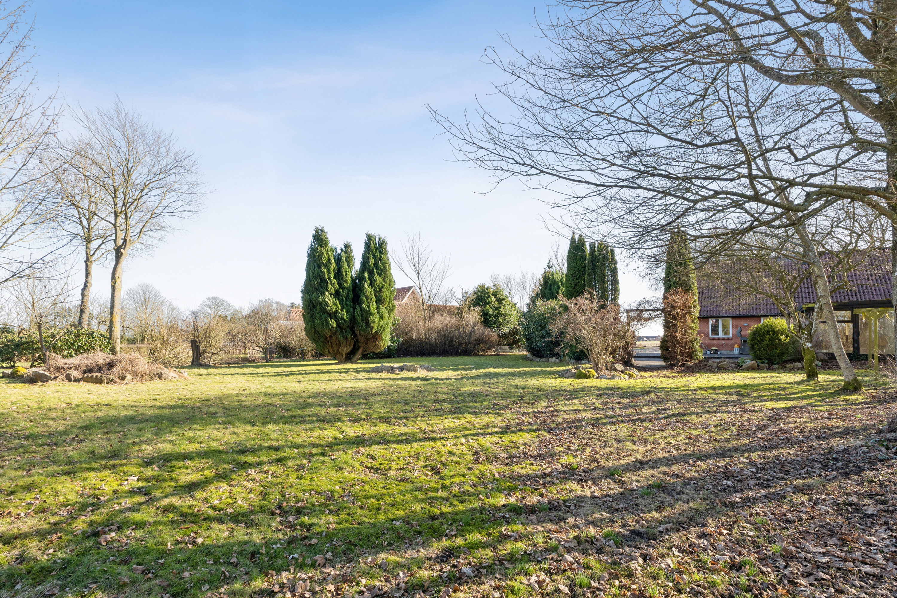 Fremhævet set fra haven billede i fuldskærmstilstand. Billede af Sømosen 1, Sjørslev, 8620 Kjellerup