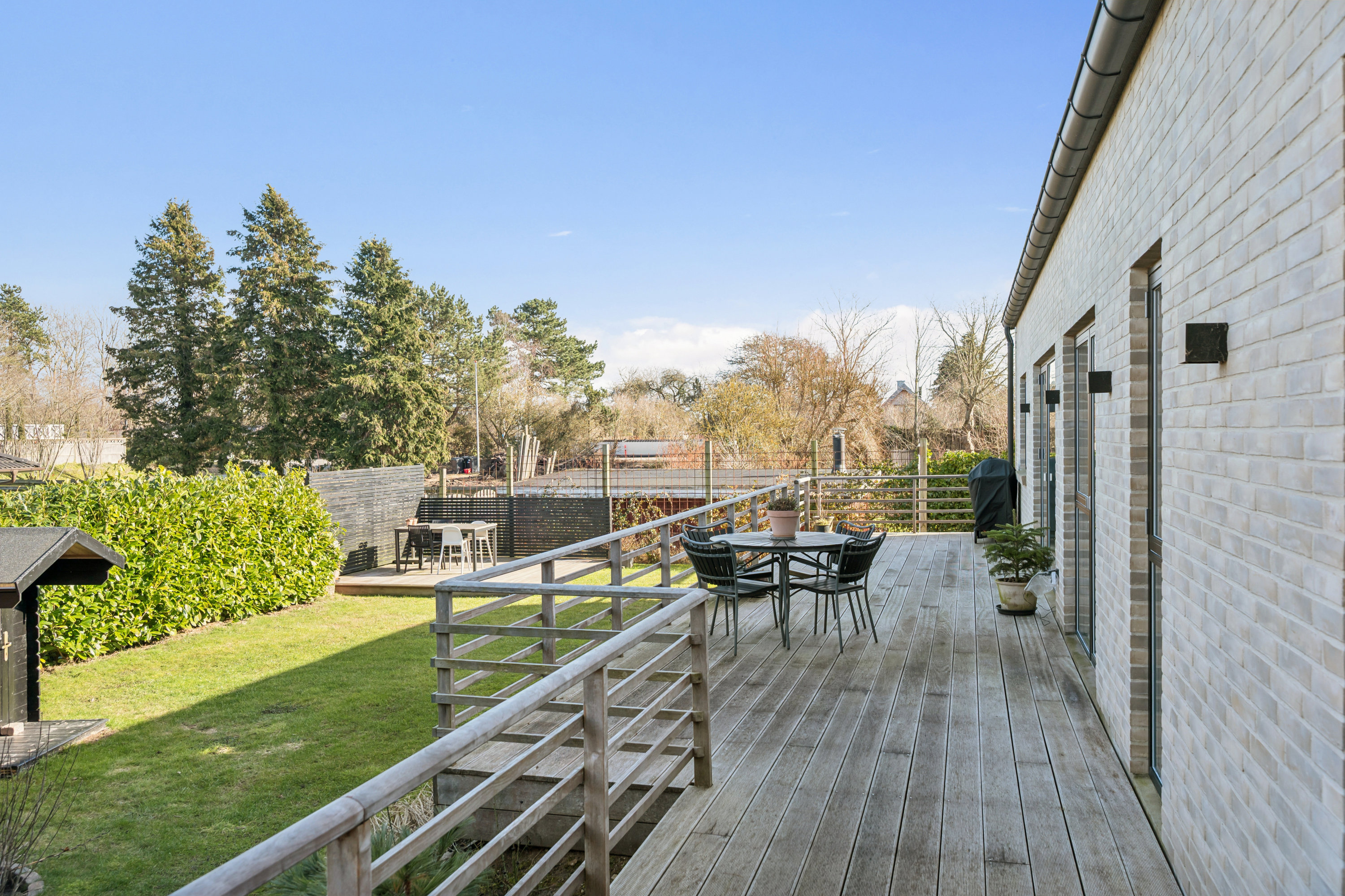 Fremhævet terrasse billede i fuldskærmstilstand. Billede af Fyrremejsevej 6, 8250 Egå