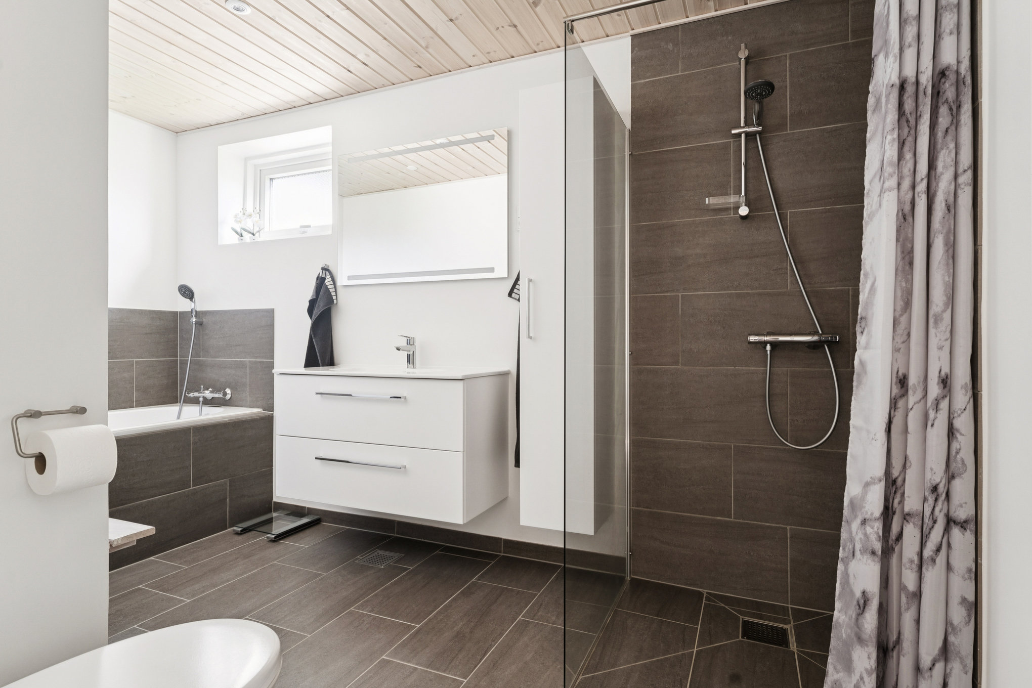 Fremhævet badeværelse billede i fuldskærmstilstand. Billede af Dådyrvej 6, 8960 Randers SØ