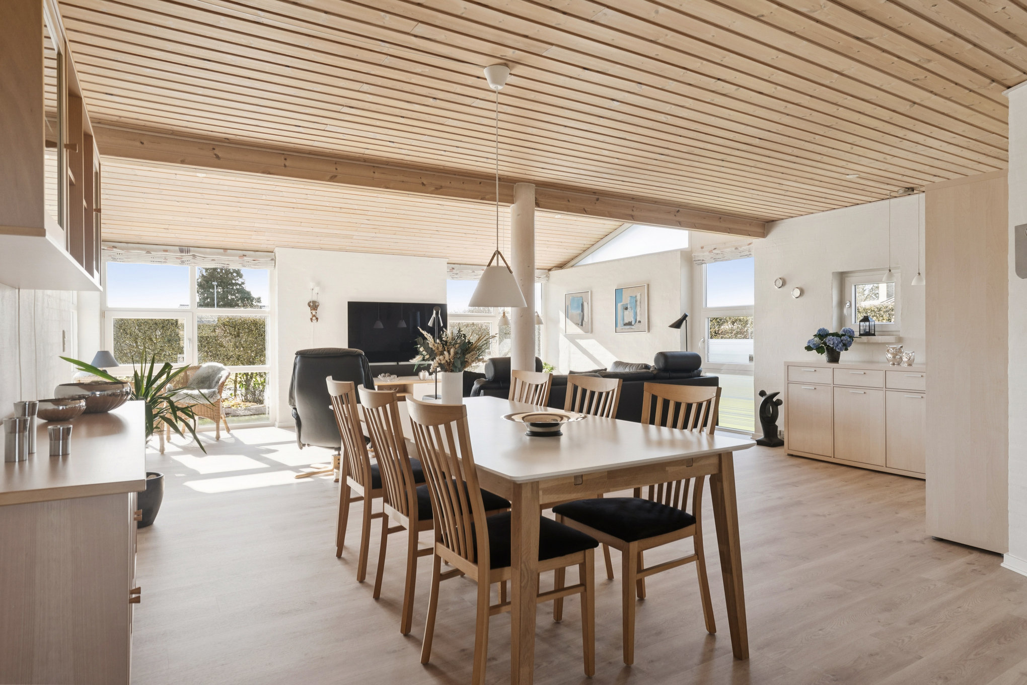 Fremhævet stue billede i fuldskærmstilstand. Billede af Dådyrvej 6, 8960 Randers SØ