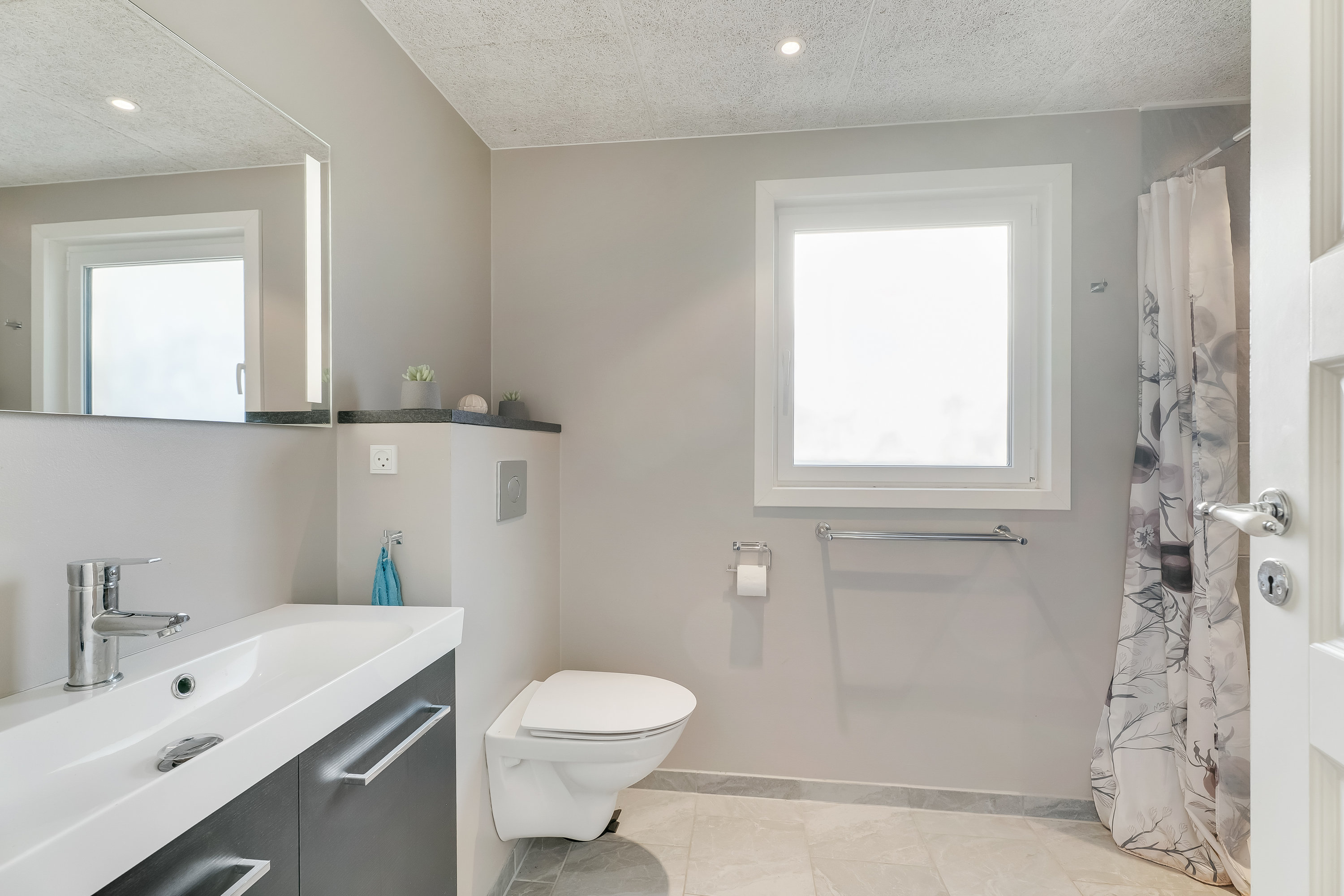 Fremhævet badeværelse billede i fuldskærmstilstand. Billede af Askø Strandvig 231, 4942 Askø