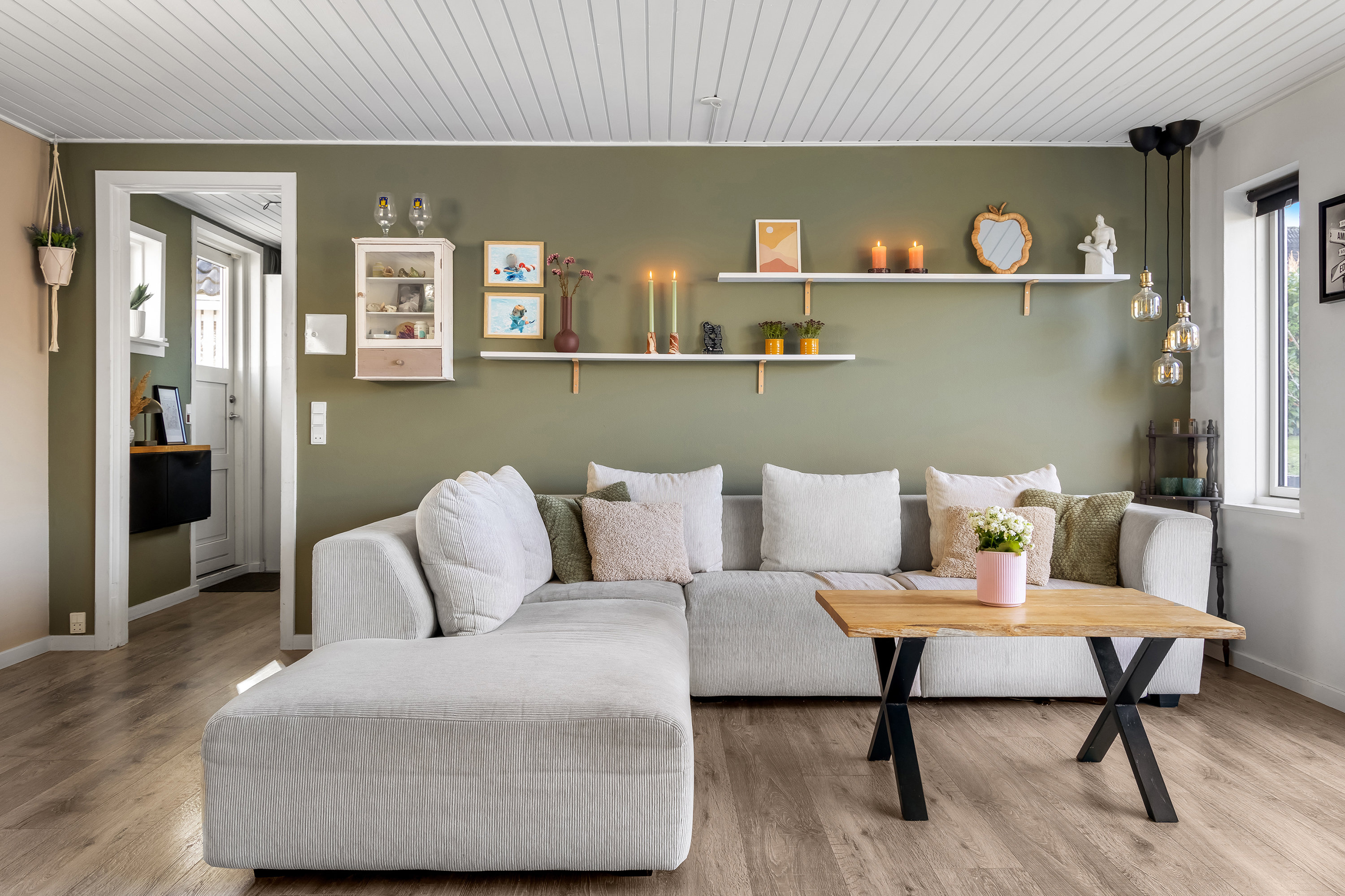 Fremhævet stue billede i fuldskærmstilstand. Billede af Skovvej 25, 4040 Jyllinge