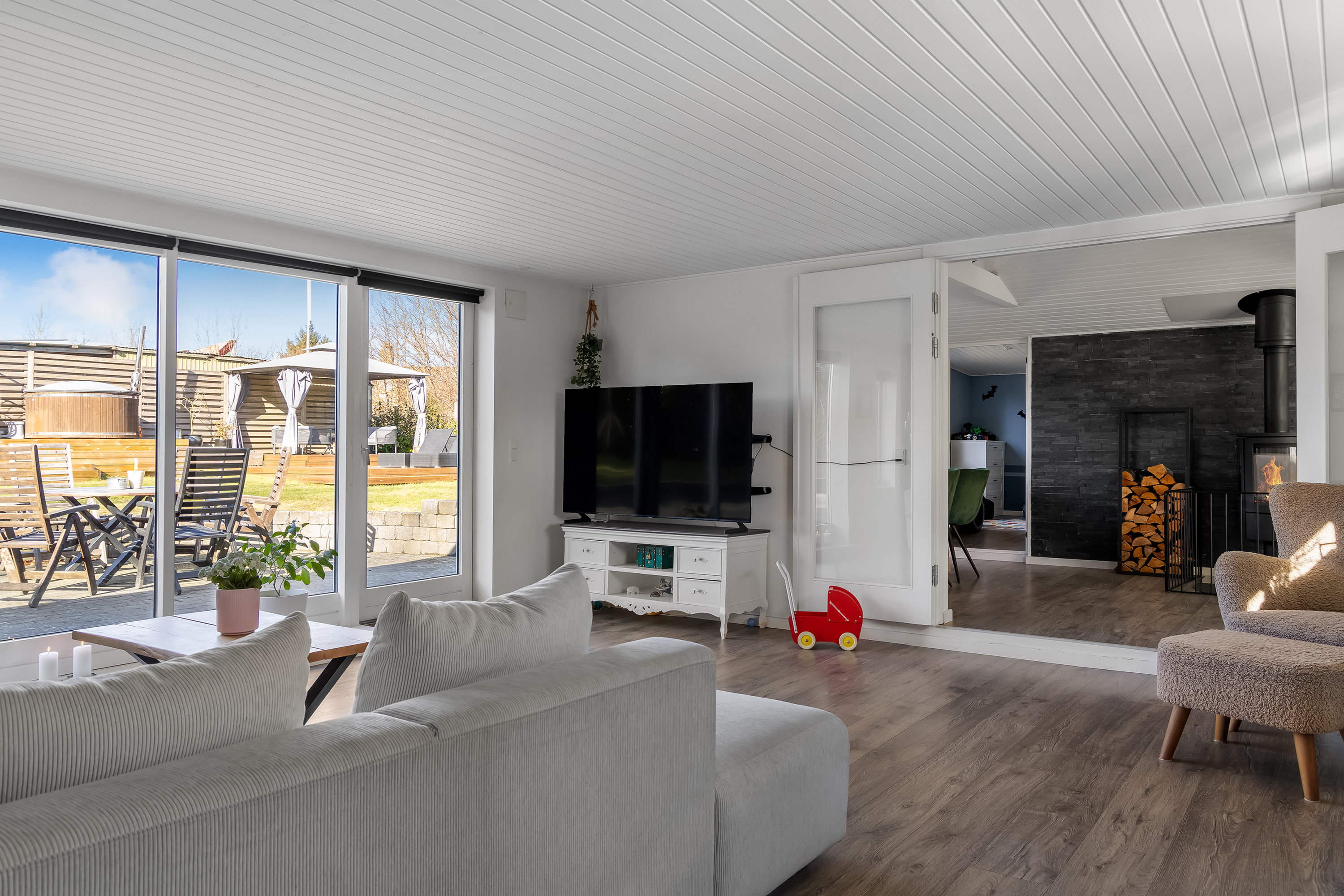 Fremhævet stue billede i fuldskærmstilstand. Billede af Skovvej 25, 4040 Jyllinge