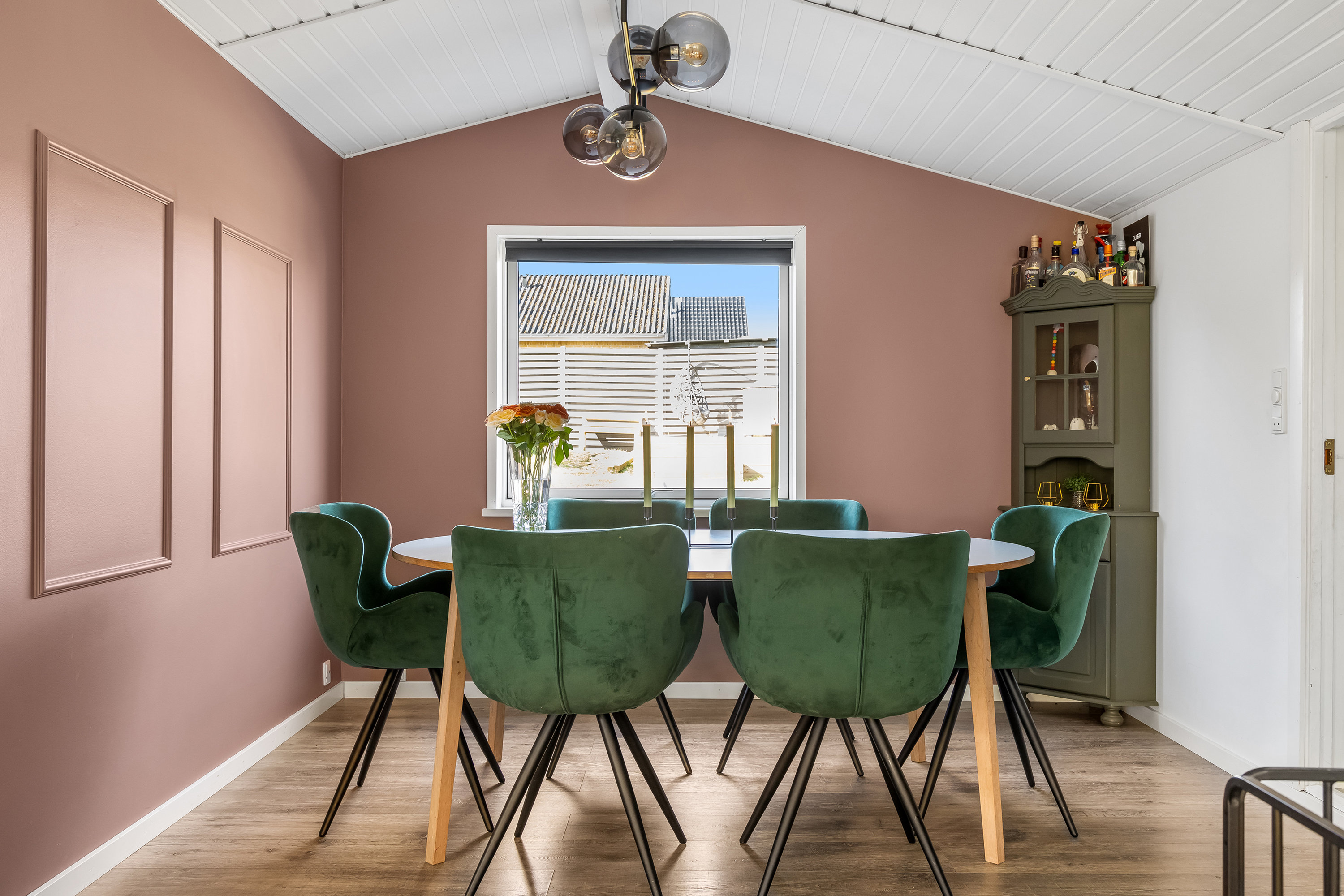 Fremhævet køkken alrum billede i fuldskærmstilstand. Billede af Skovvej 25, 4040 Jyllinge