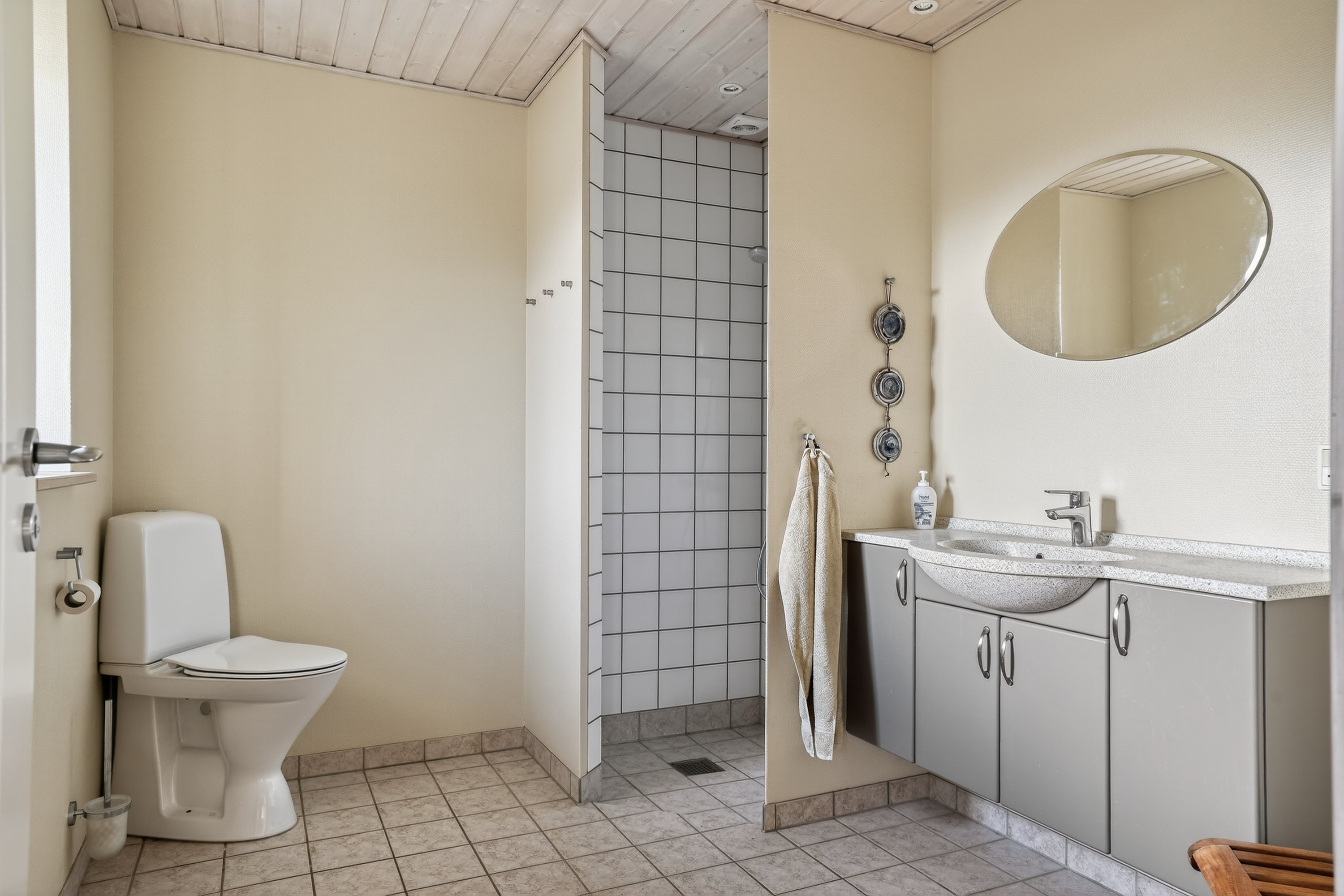 Fremhævet badeværelse billede i fuldskærmstilstand. Billede af Digtervænget 3, 4500 Nykøbing Sj