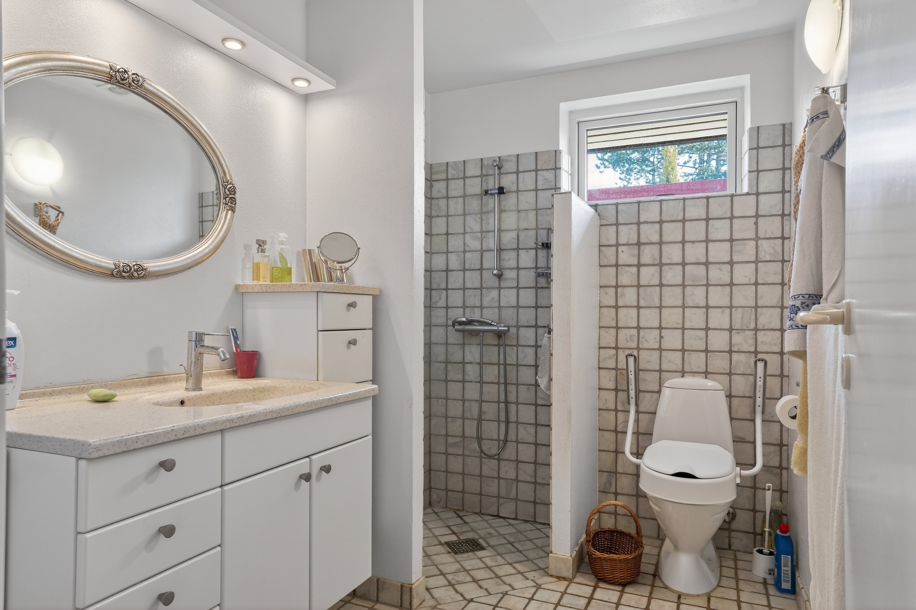 Fremhævet badeværelse billede i fuldskærmstilstand. Billede af Søgårdssvinget 10, Svinninge, 4572 Nørre Asmindrup