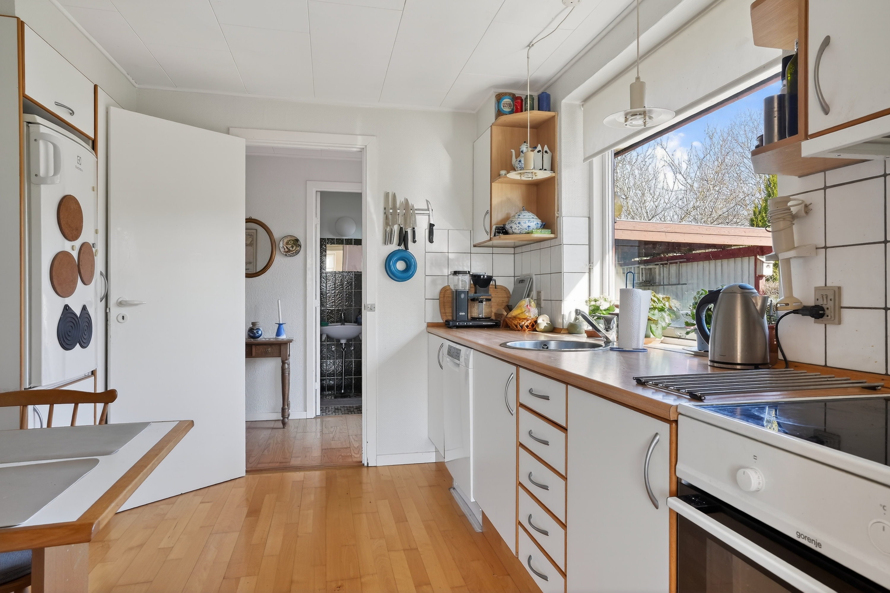 Fremhævet køkken billede i fuldskærmstilstand. Billede af Søgårdssvinget 10, Svinninge, 4572 Nørre Asmindrup