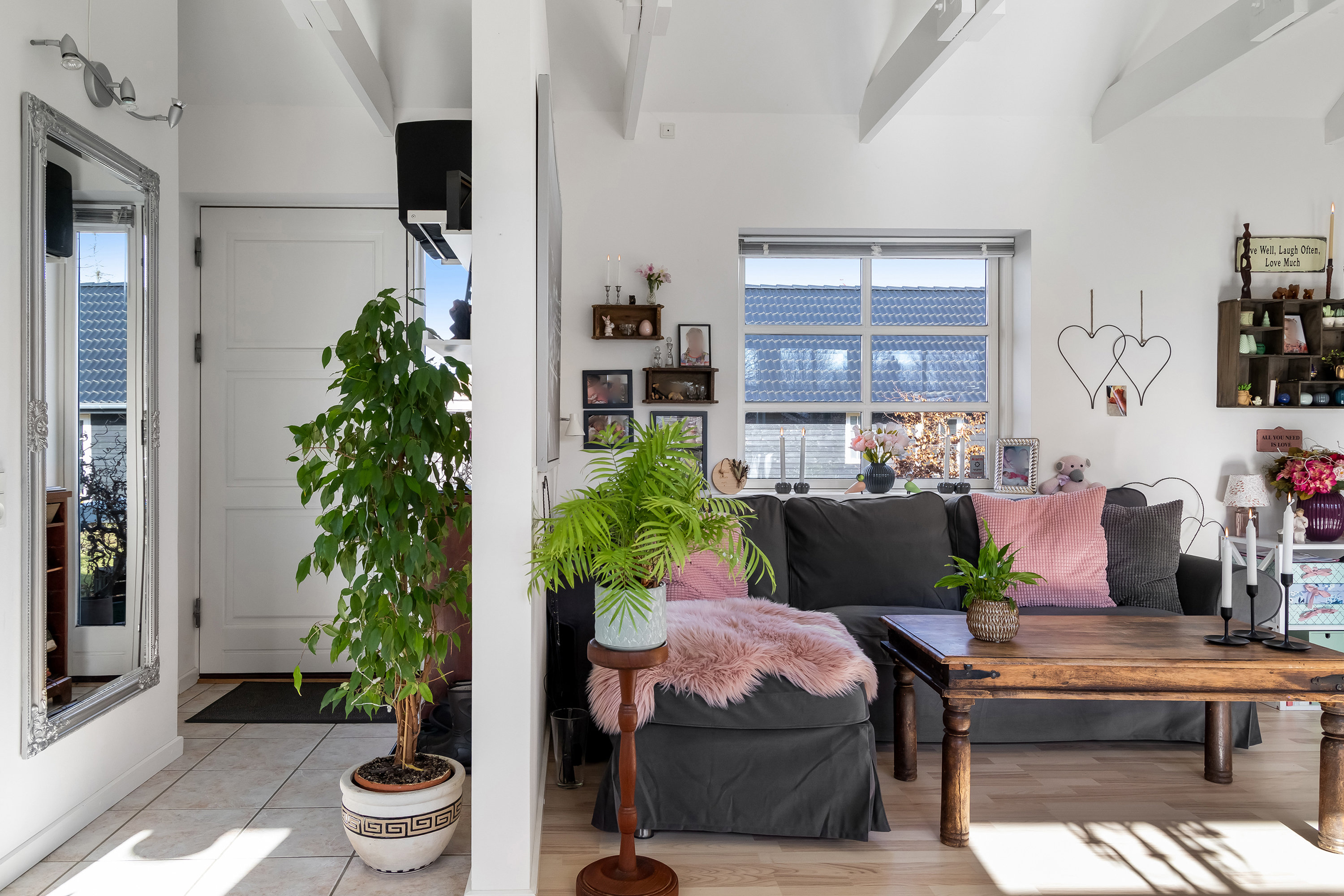 Fremhævet stue billede i fuldskærmstilstand. Billede af Lærkevej 34, 4040 Jyllinge