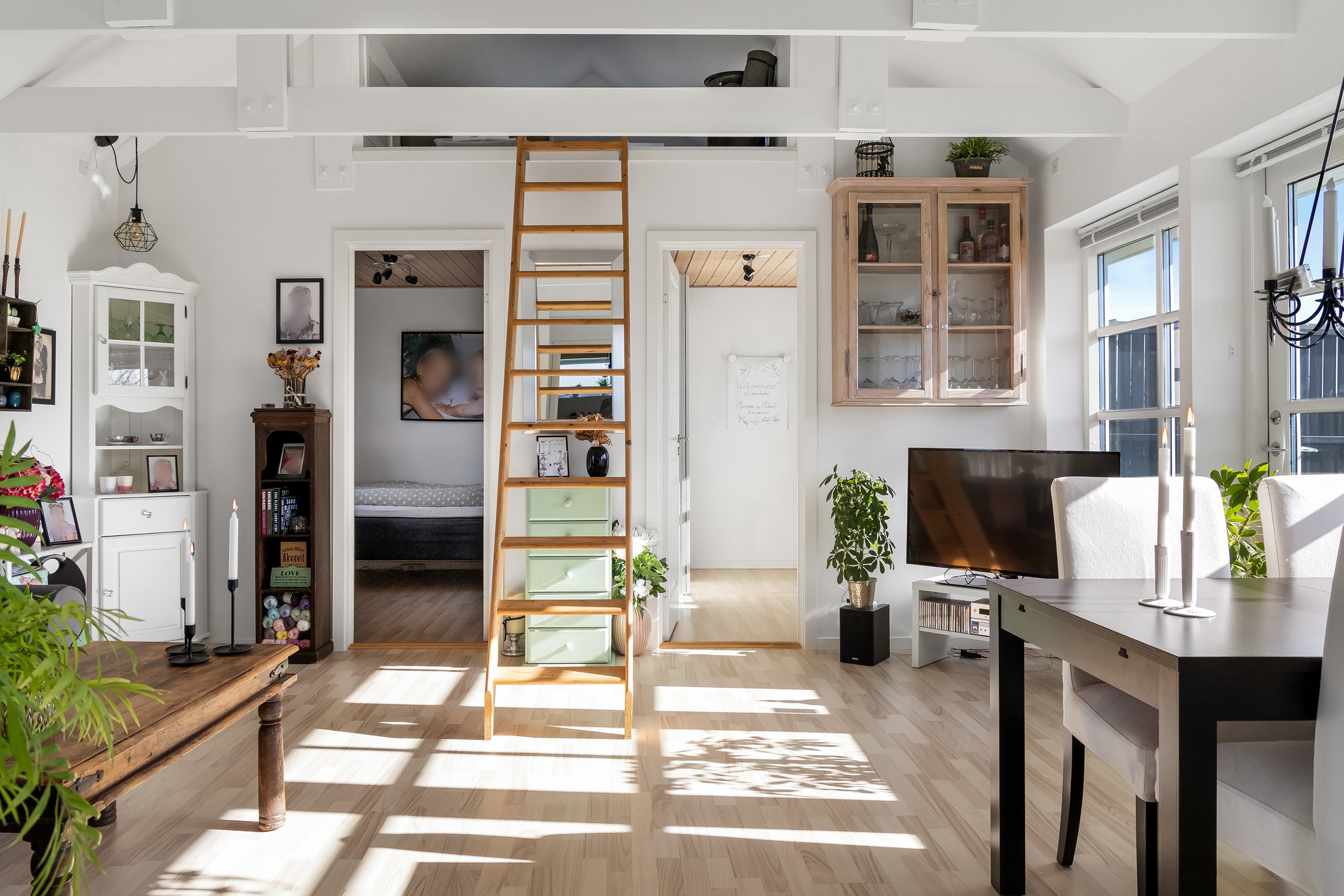 Fremhævet stue billede i fuldskærmstilstand. Billede af Lærkevej 34, 4040 Jyllinge