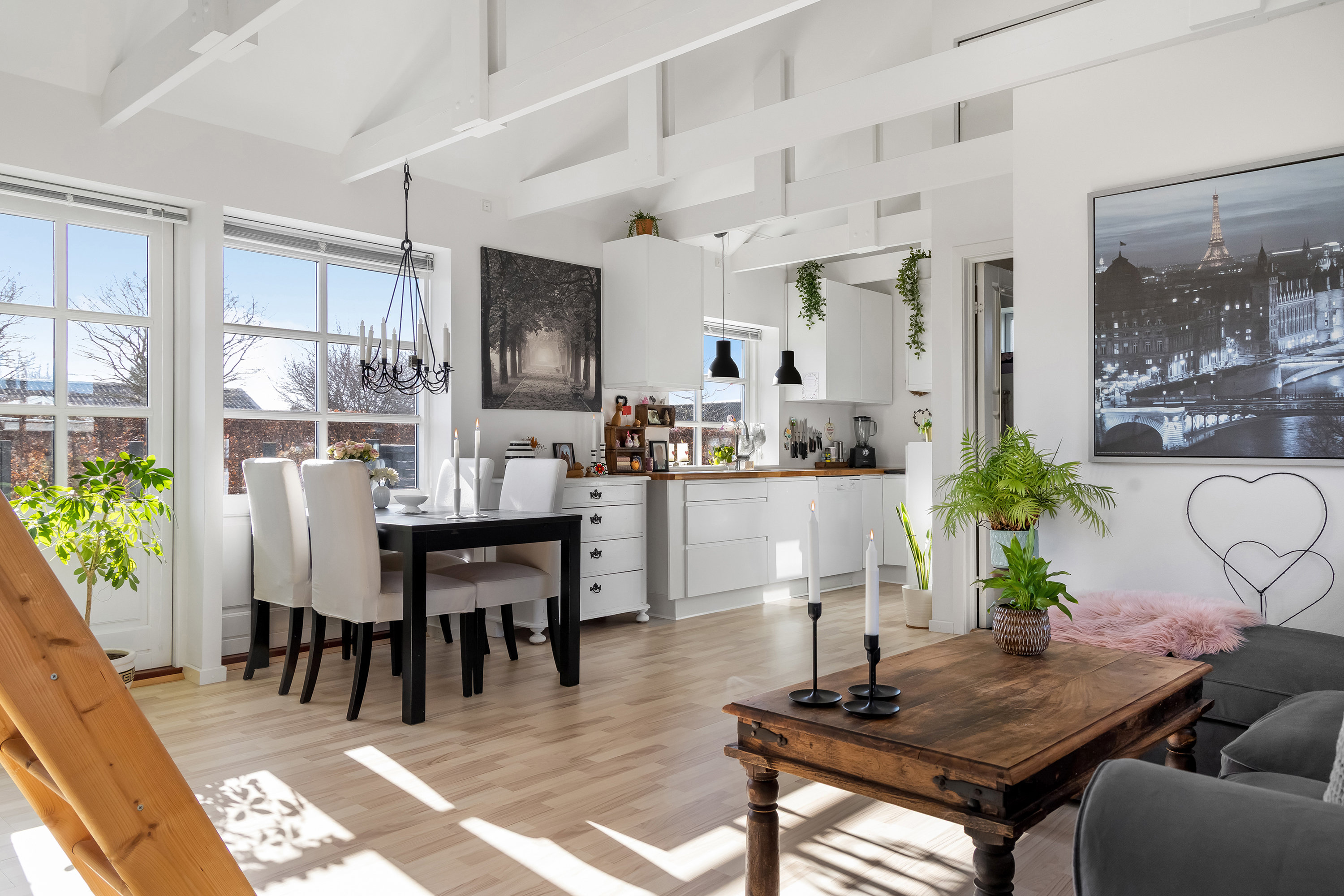 Fremhævet stue billede i fuldskærmstilstand. Billede af Lærkevej 34, 4040 Jyllinge