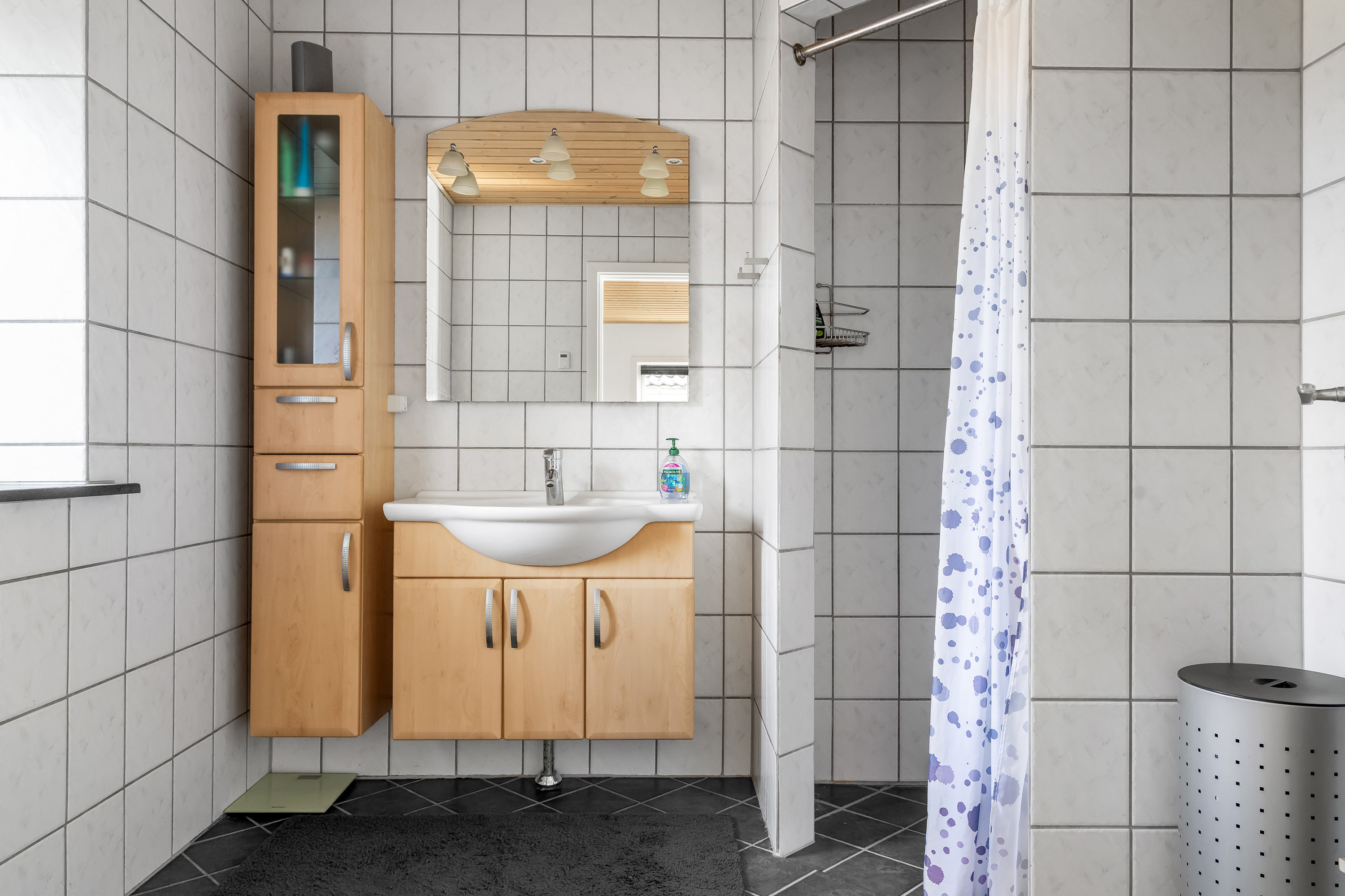 Fremhævet badeværelse billede i fuldskærmstilstand. Billede af Lærkevej 34, 4040 Jyllinge