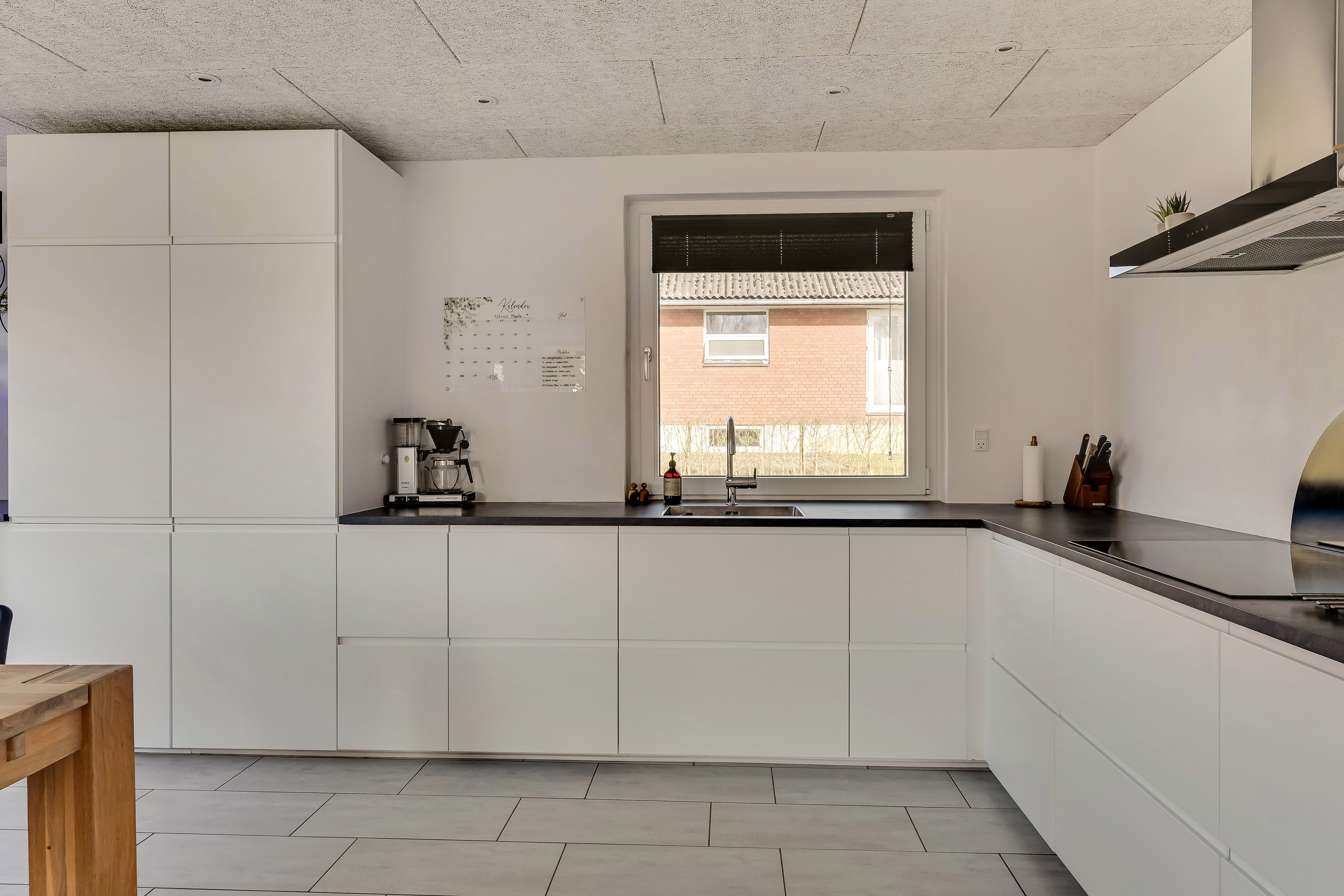 Fremhævet køkken billede i fuldskærmstilstand. Billede af Æblevej 7, 7250 Hejnsvig