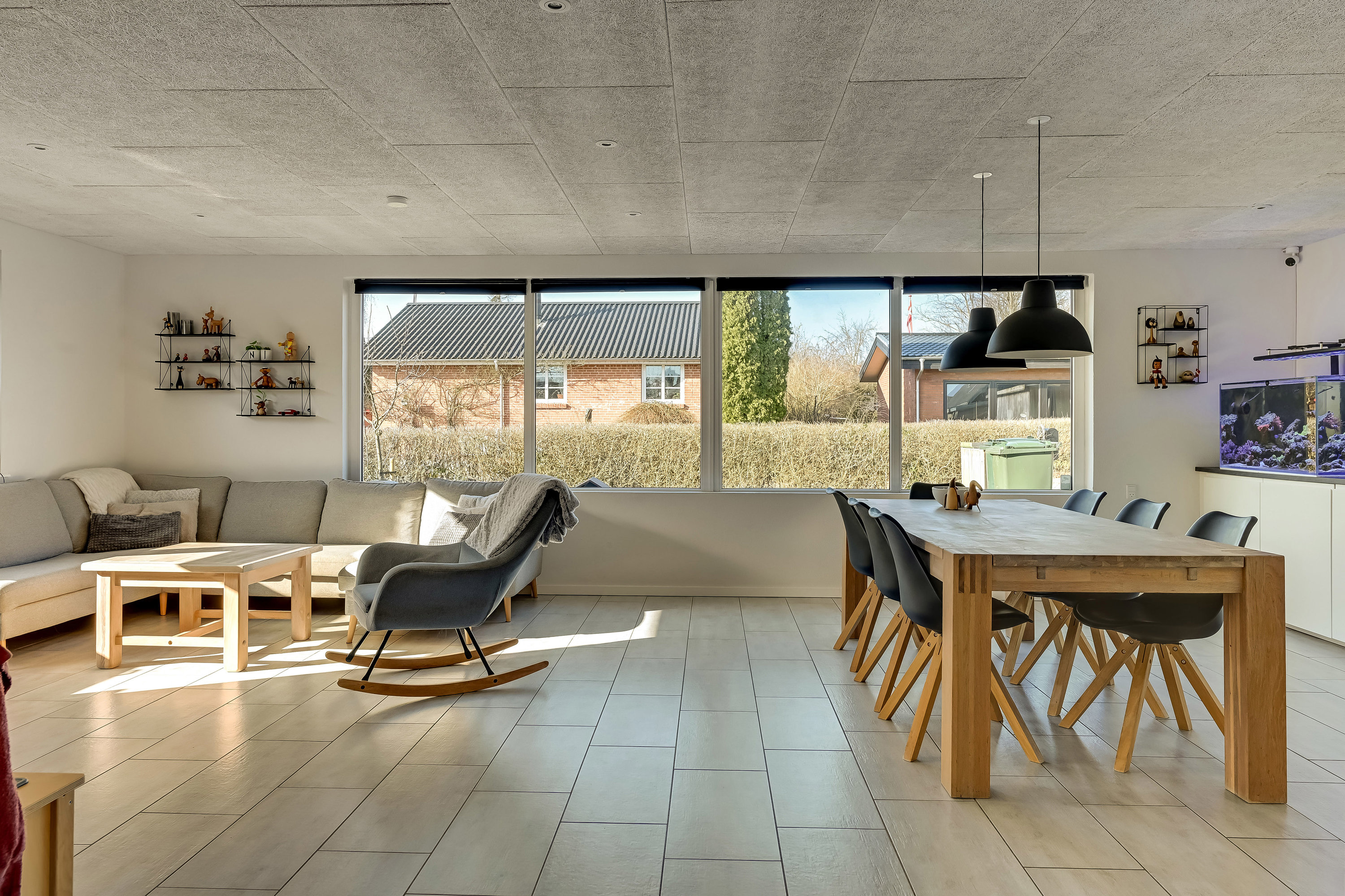 Fremhævet stue billede i fuldskærmstilstand. Billede af Æblevej 7, 7250 Hejnsvig