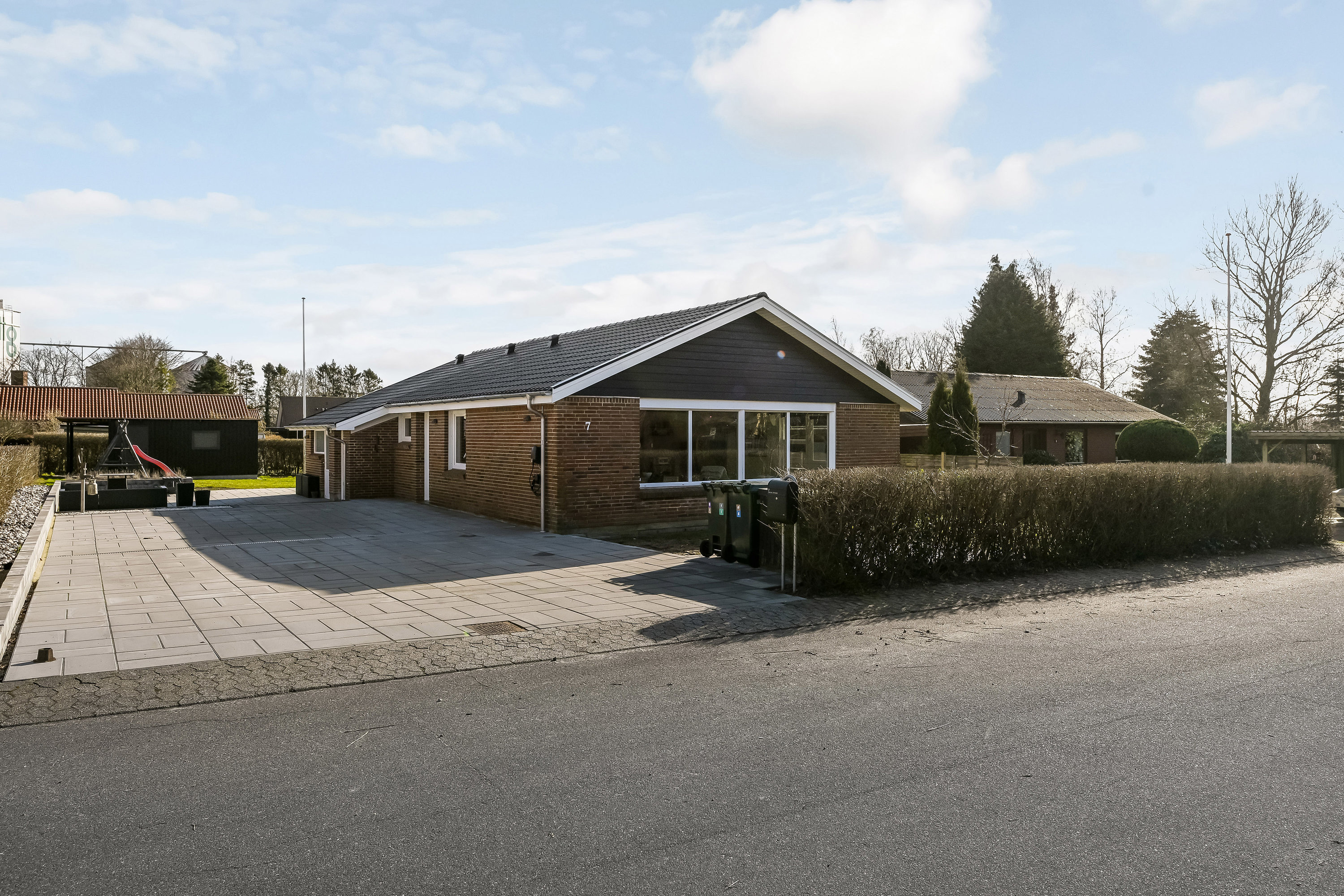 Fremhævet ejendommen billede i fuldskærmstilstand. Billede af Æblevej 7, 7250 Hejnsvig