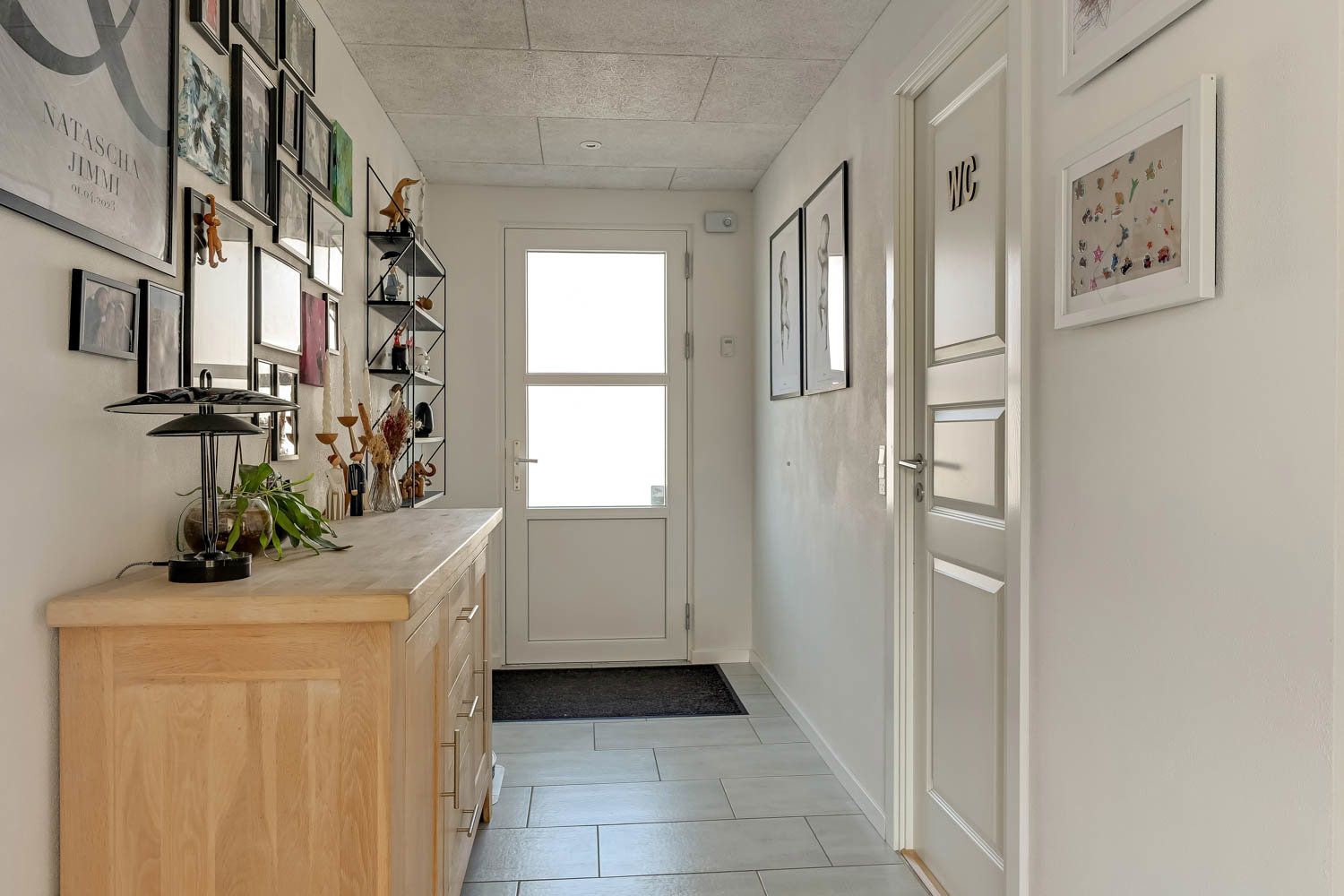 Fremhævet entré billede i fuldskærmstilstand. Billede af Æblevej 7, 7250 Hejnsvig