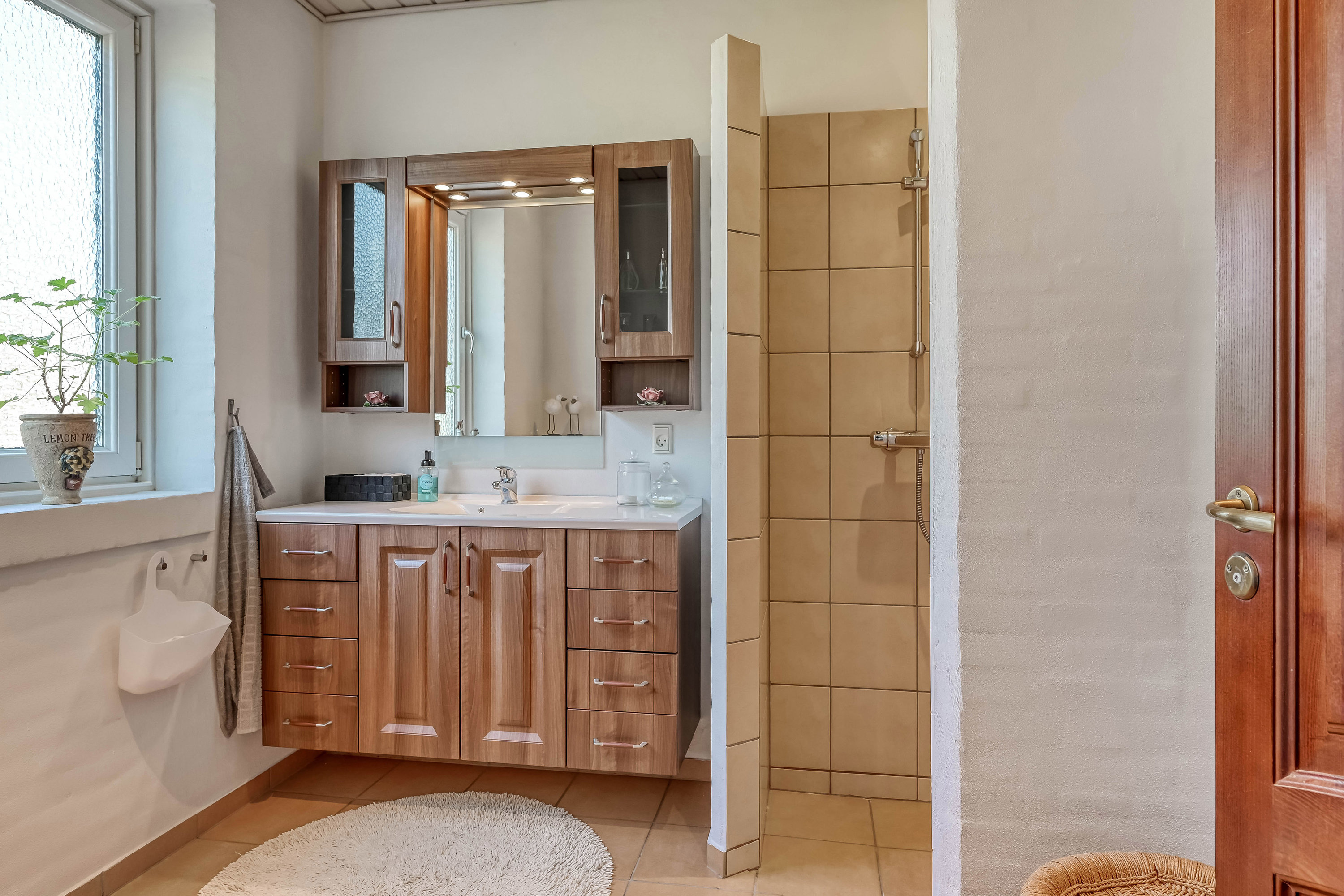 Fremhævet badeværelse billede i fuldskærmstilstand. Billede af Nørremarksvej 9, Krogager Mk, 7200 Grindsted