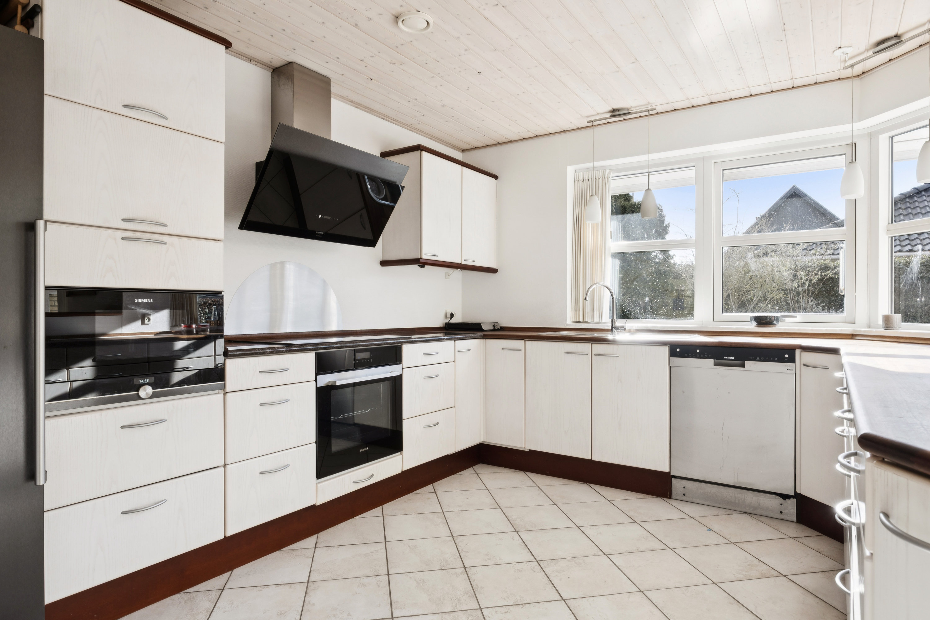 Fremhævet køkken billede i fuldskærmstilstand. Billede af Porsvej 5, 2670 Greve