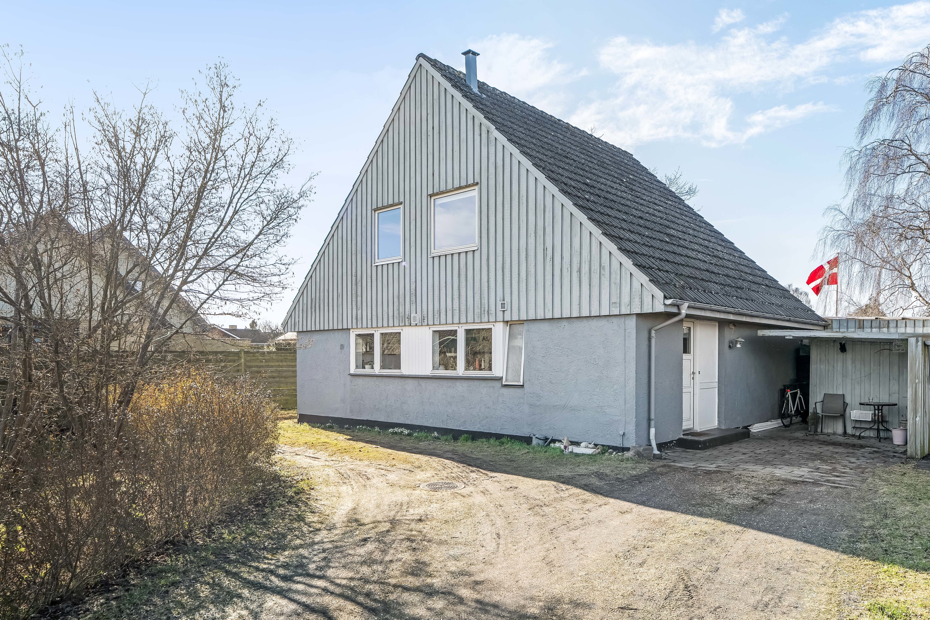 Fremhævet facade billede i fuldskærmstilstand. Billede af Kurreholmvej 12, 3330 Gørløse