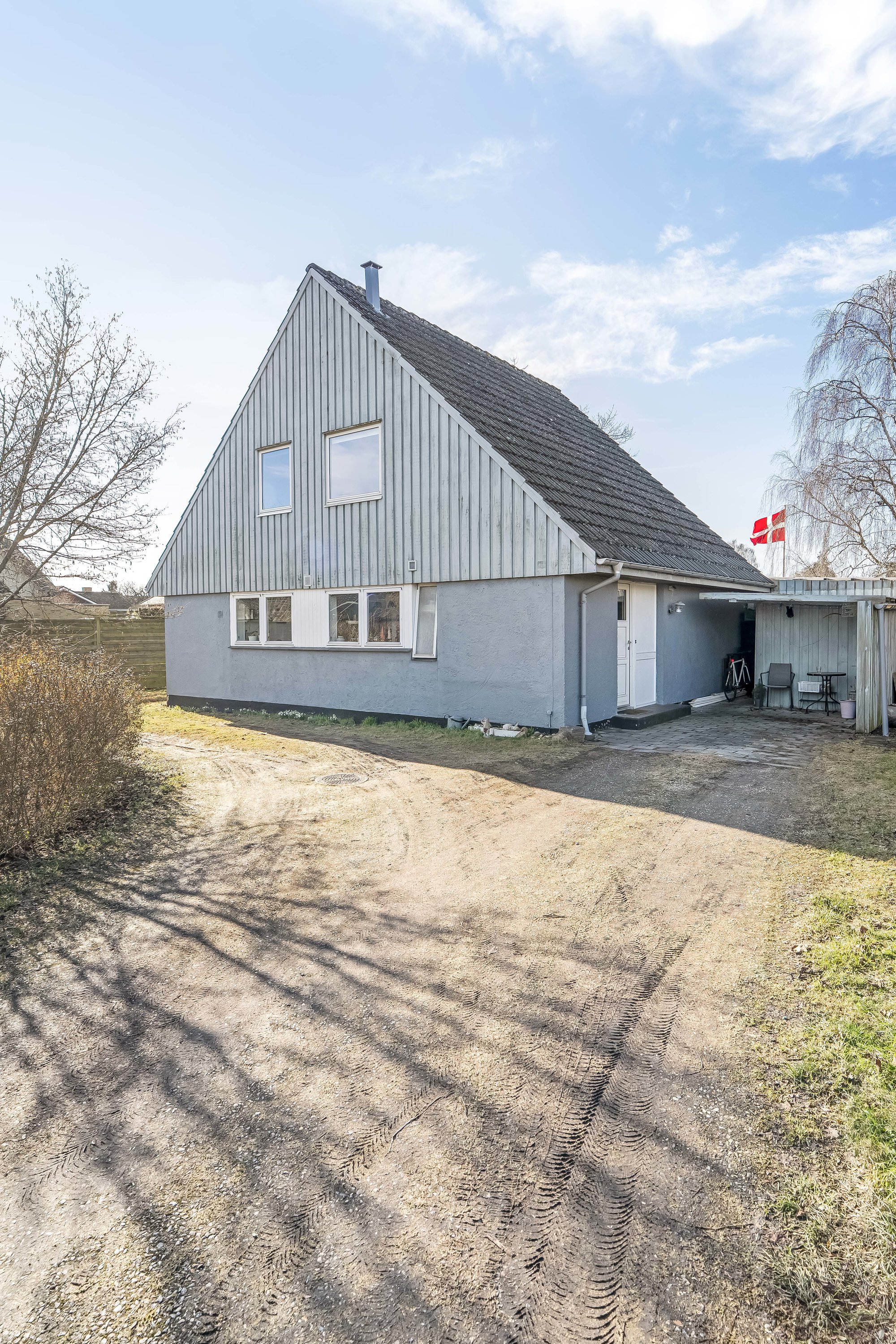 Fremhævet facade billede i fuldskærmstilstand. Billede af Kurreholmvej 12, 3330 Gørløse