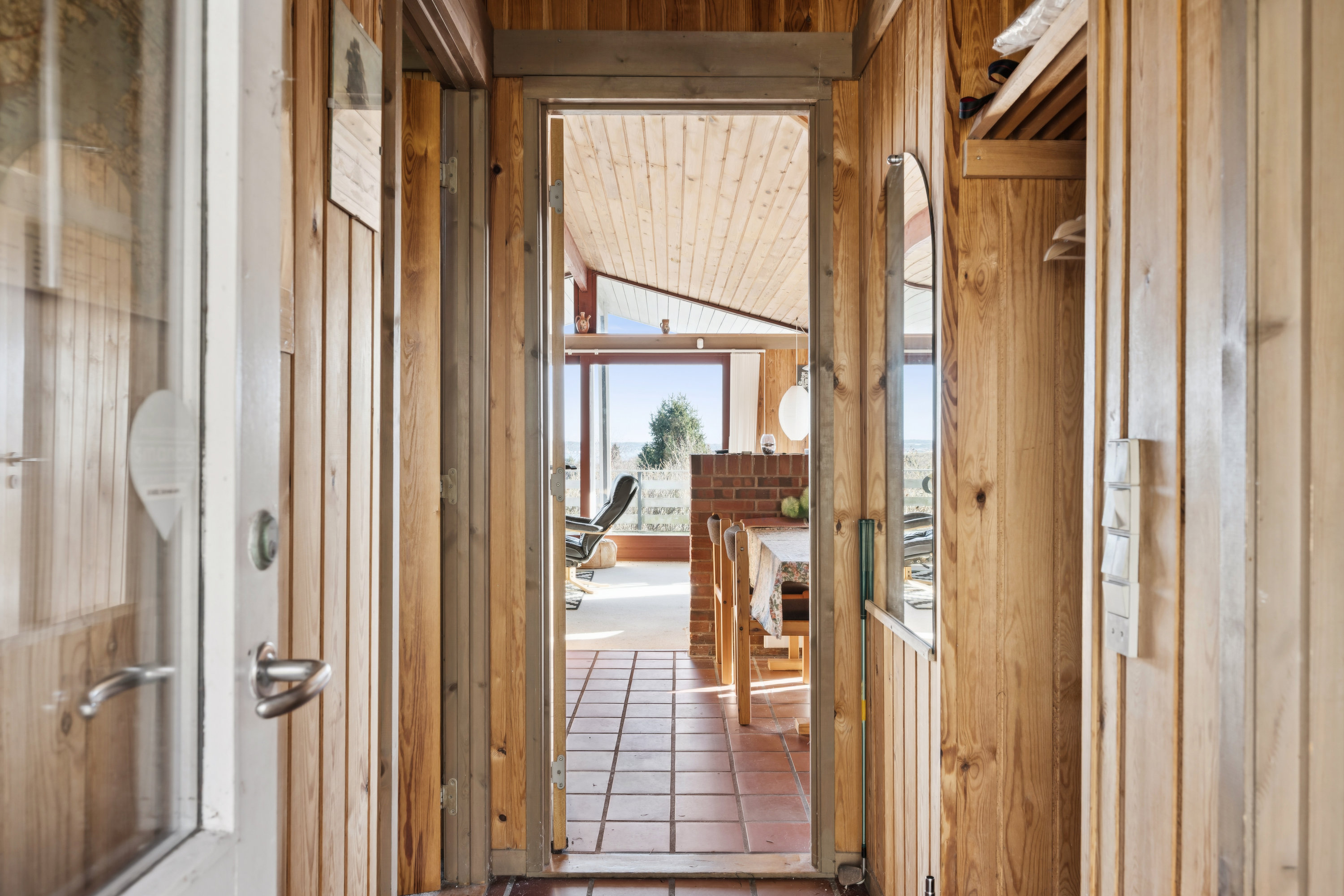 Fremhævet gang billede i fuldskærmstilstand. Billede af Tjørnevej 7, Handrup, 8400 Ebeltoft