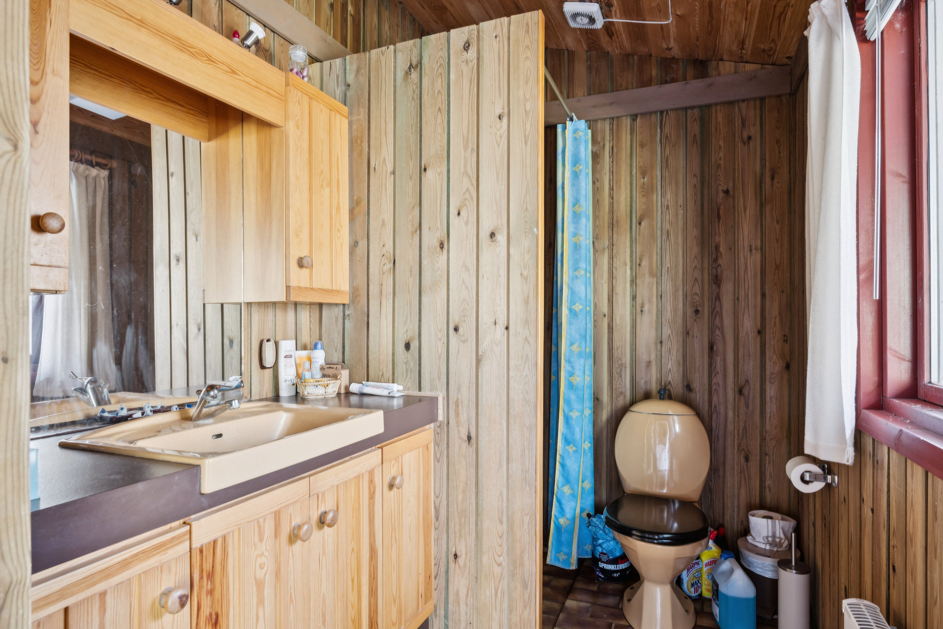 Fremhævet bad billede i fuldskærmstilstand. Billede af Tjørnevej 7, Handrup, 8400 Ebeltoft