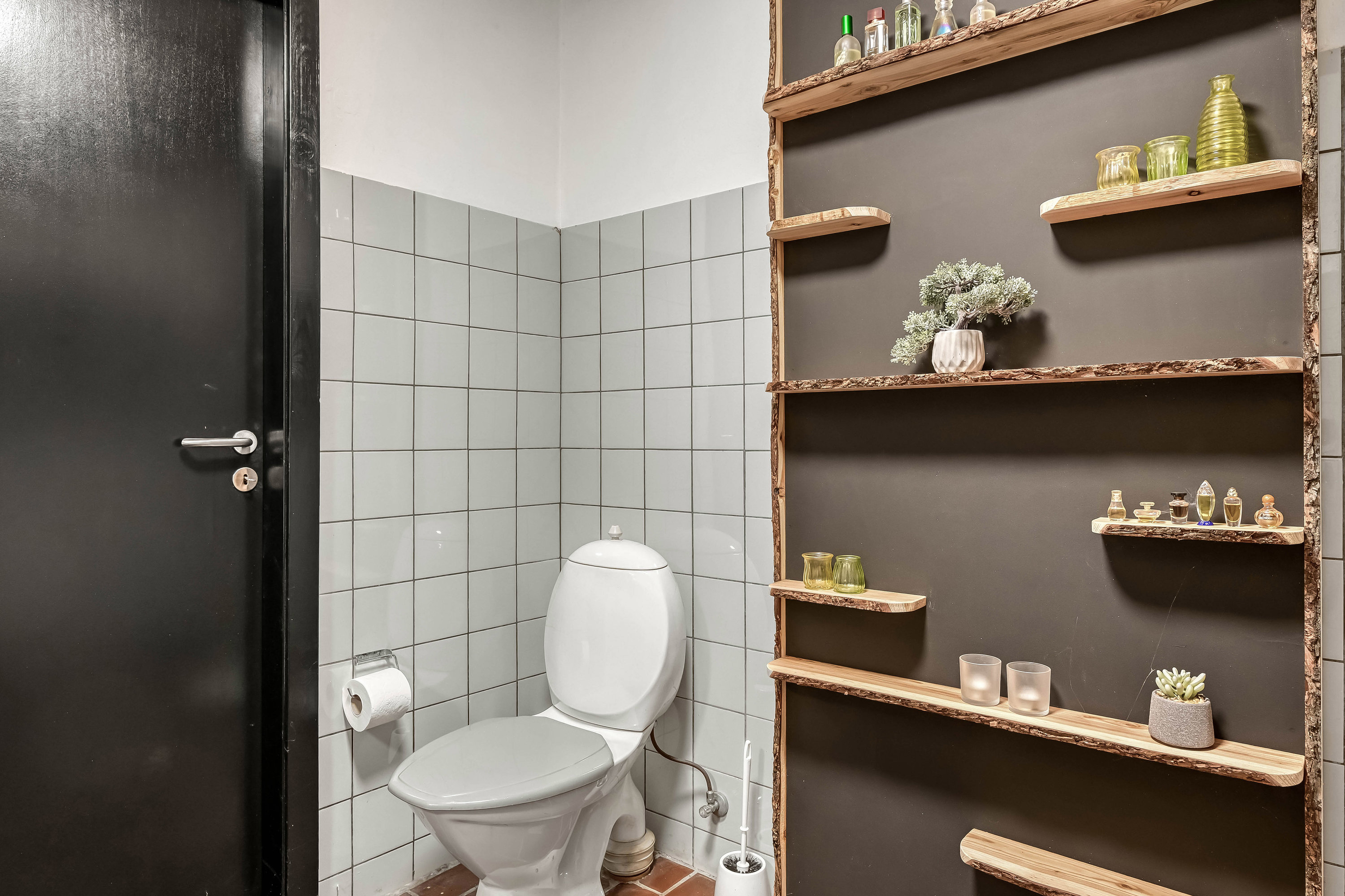 Fremhævet toilet billede i fuldskærmstilstand. Billede af Nørremarksvej 9, Krogager Mk, 7200 Grindsted