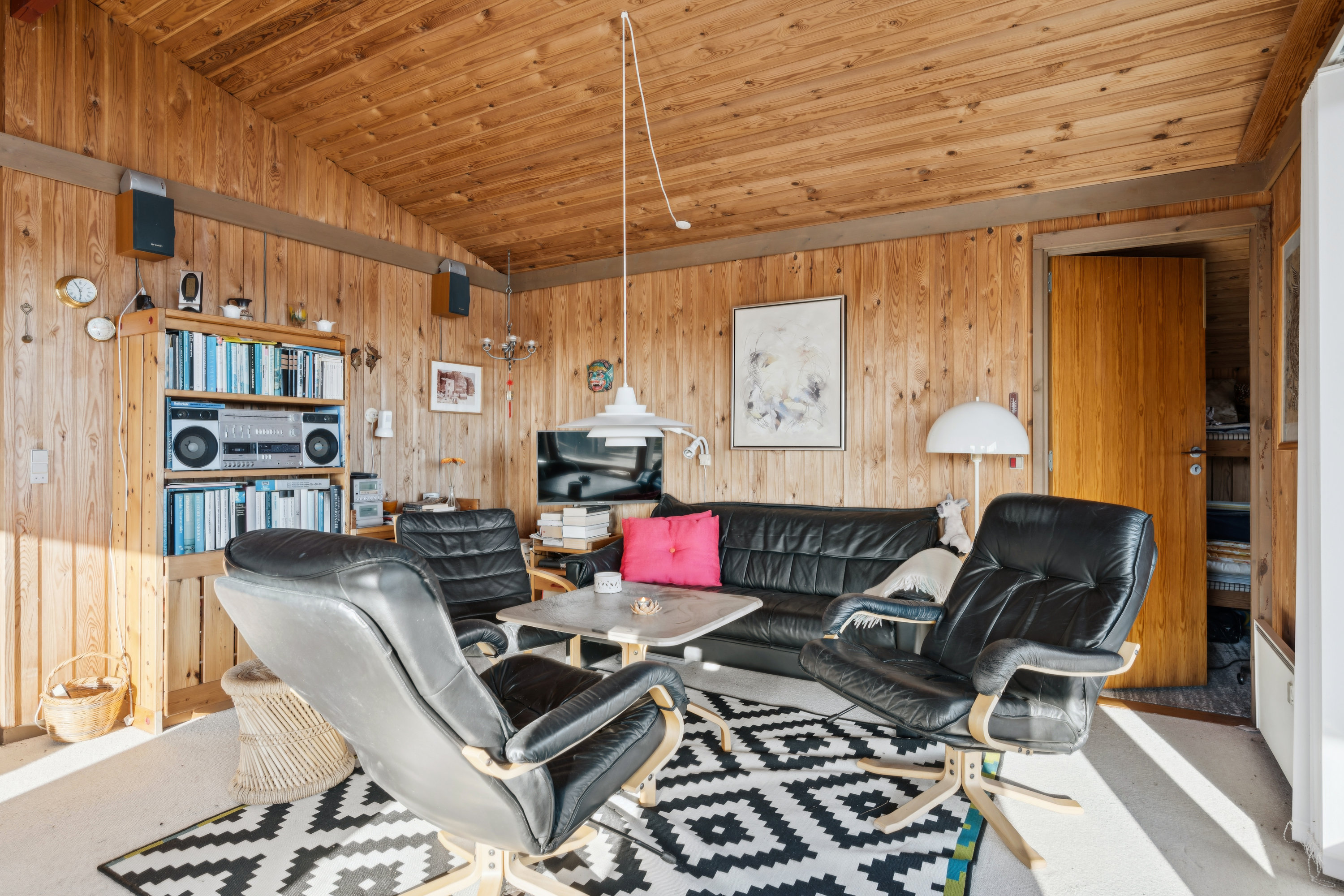 Fremhævet stue billede i fuldskærmstilstand. Billede af Tjørnevej 7, Handrup, 8400 Ebeltoft