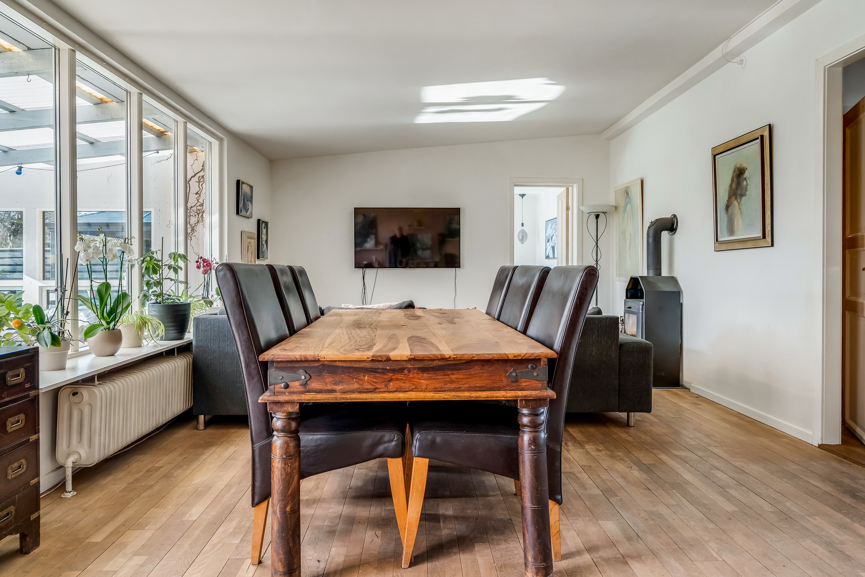 Fremhævet stue billede i fuldskærmstilstand. Billede af Lyngevej 10, Uvelse, 3550 Slangerup