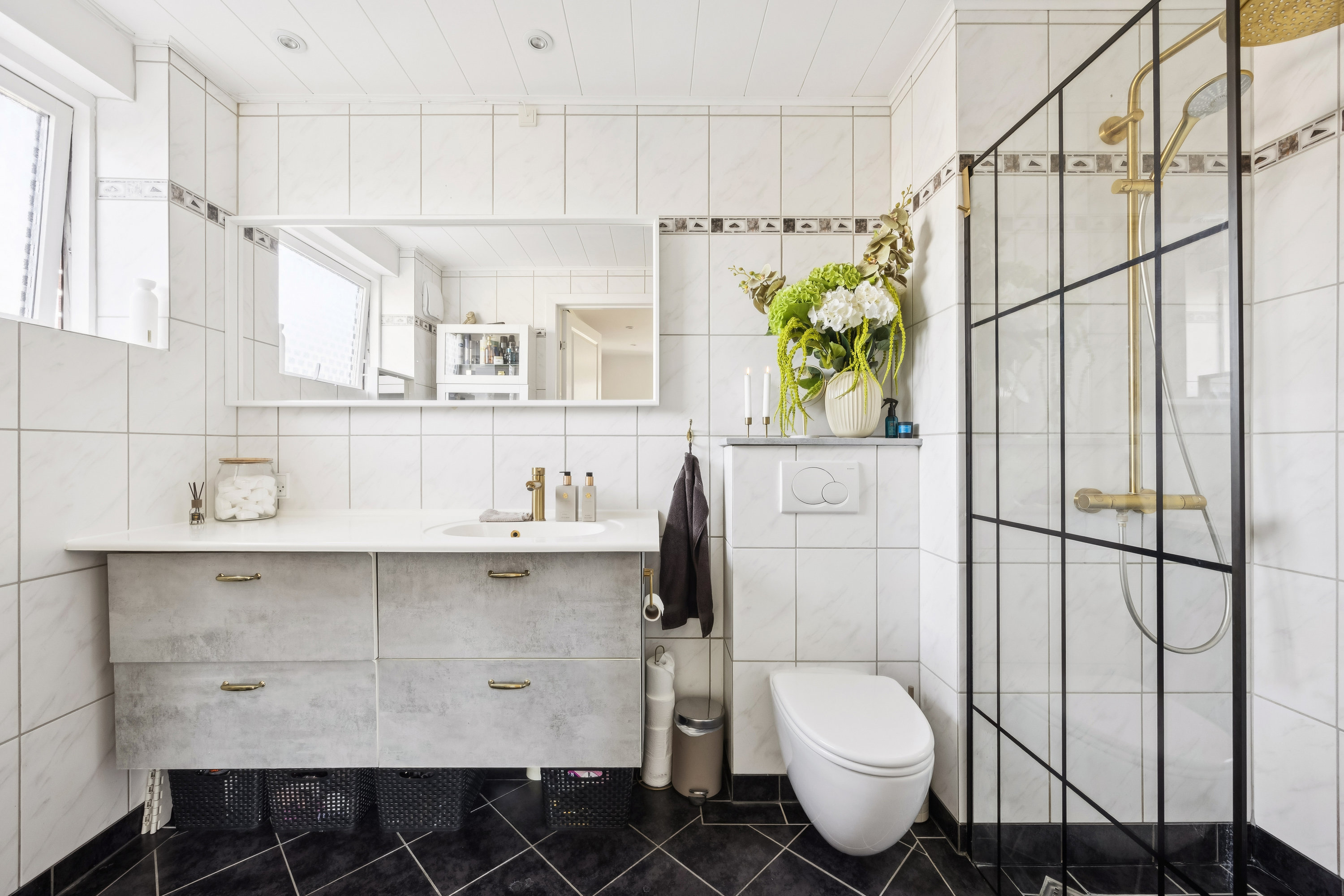 Fremhævet badeværelse billede i fuldskærmstilstand. Billede af Hovgårdsparken 135, 2670 Greve