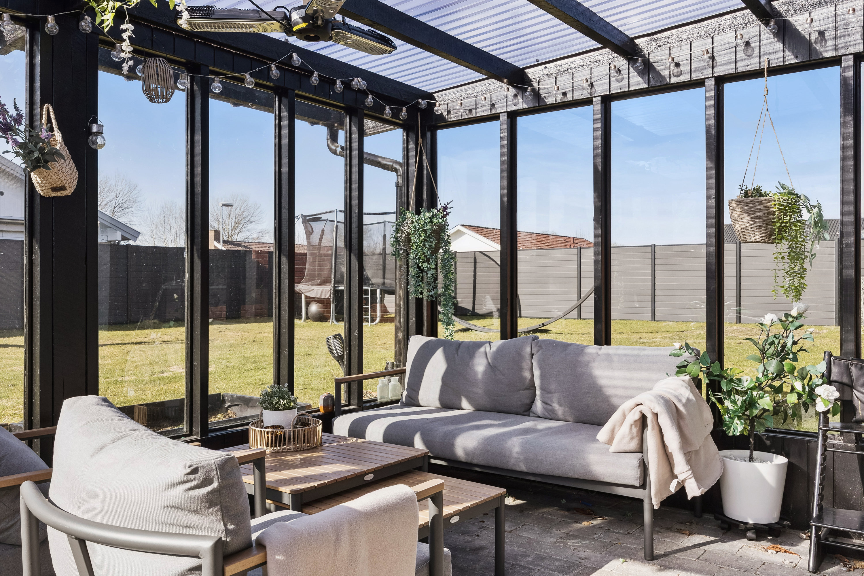 Fremhævet terrasse billede i fuldskærmstilstand. Billede af Hovgårdsparken 135, 2670 Greve