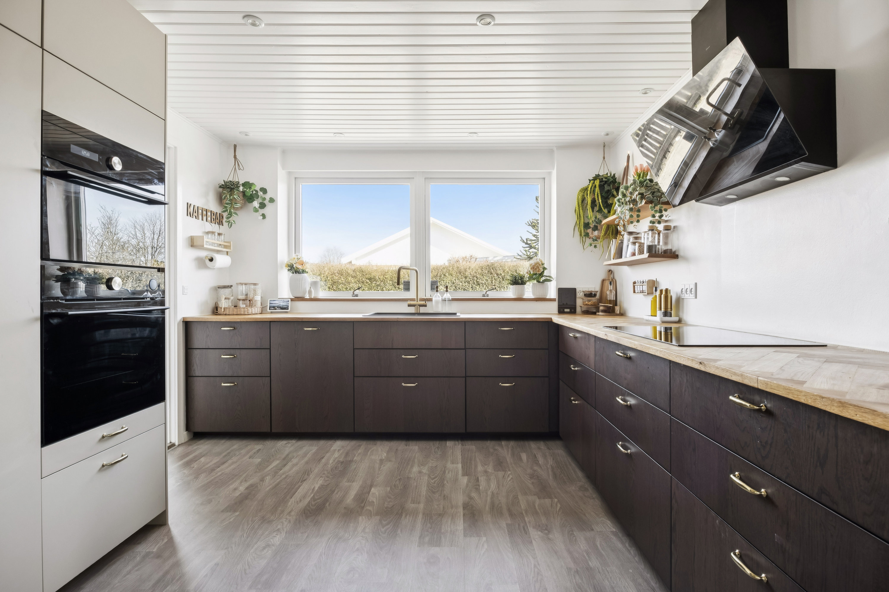 Fremhævet køkken billede i fuldskærmstilstand. Billede af Hovgårdsparken 135, 2670 Greve