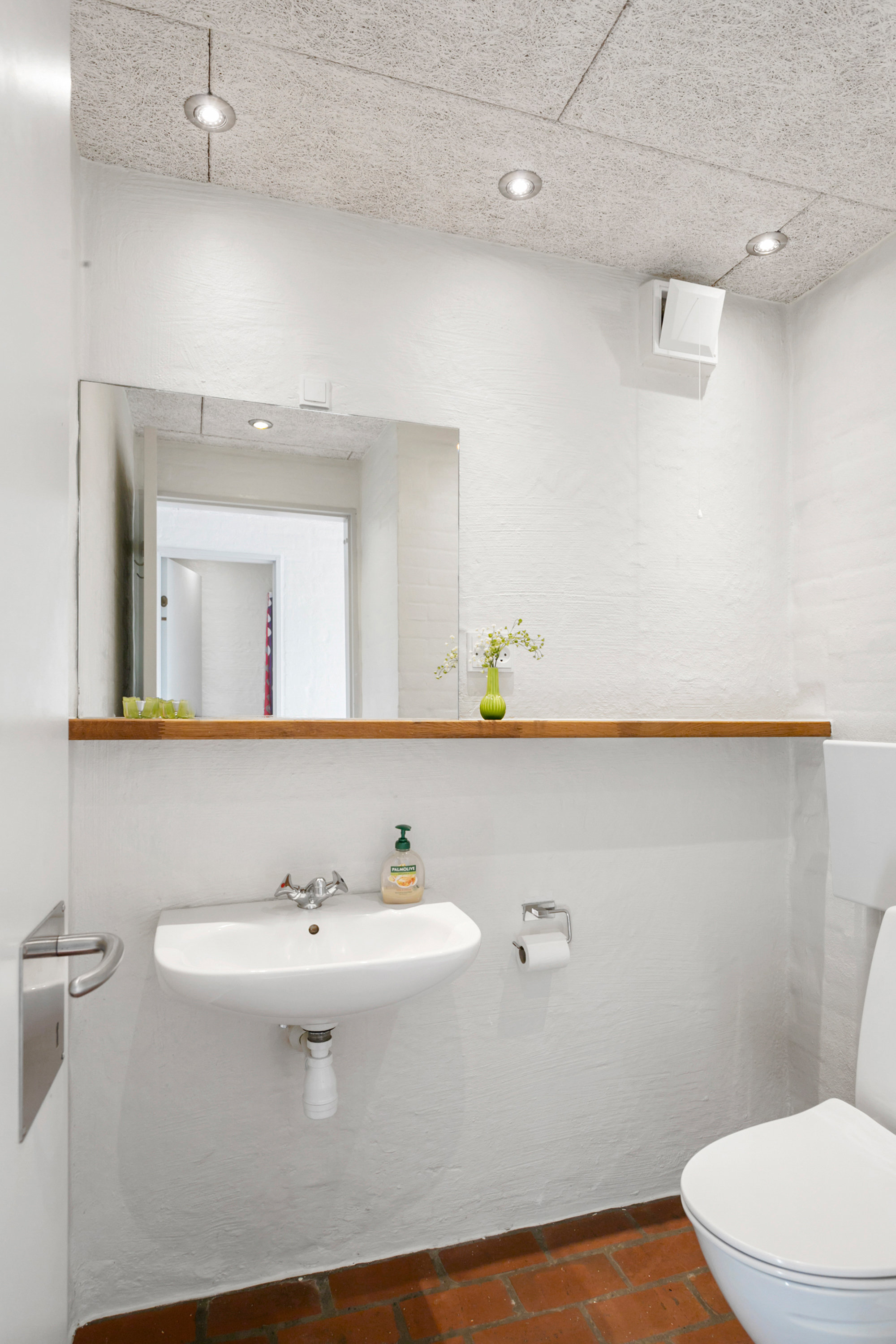 Fremhævet toilet billede i fuldskærmstilstand. Billede af Strandvejen 150, 30., Tranum, 9460 Brovst