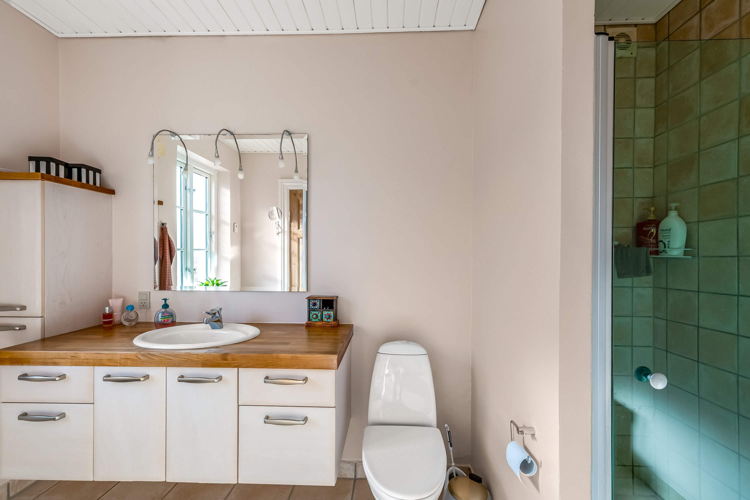 Fremhævet badeværelse billede i fuldskærmstilstand. Billede af Vesterlindvej 38, 7400 Herning