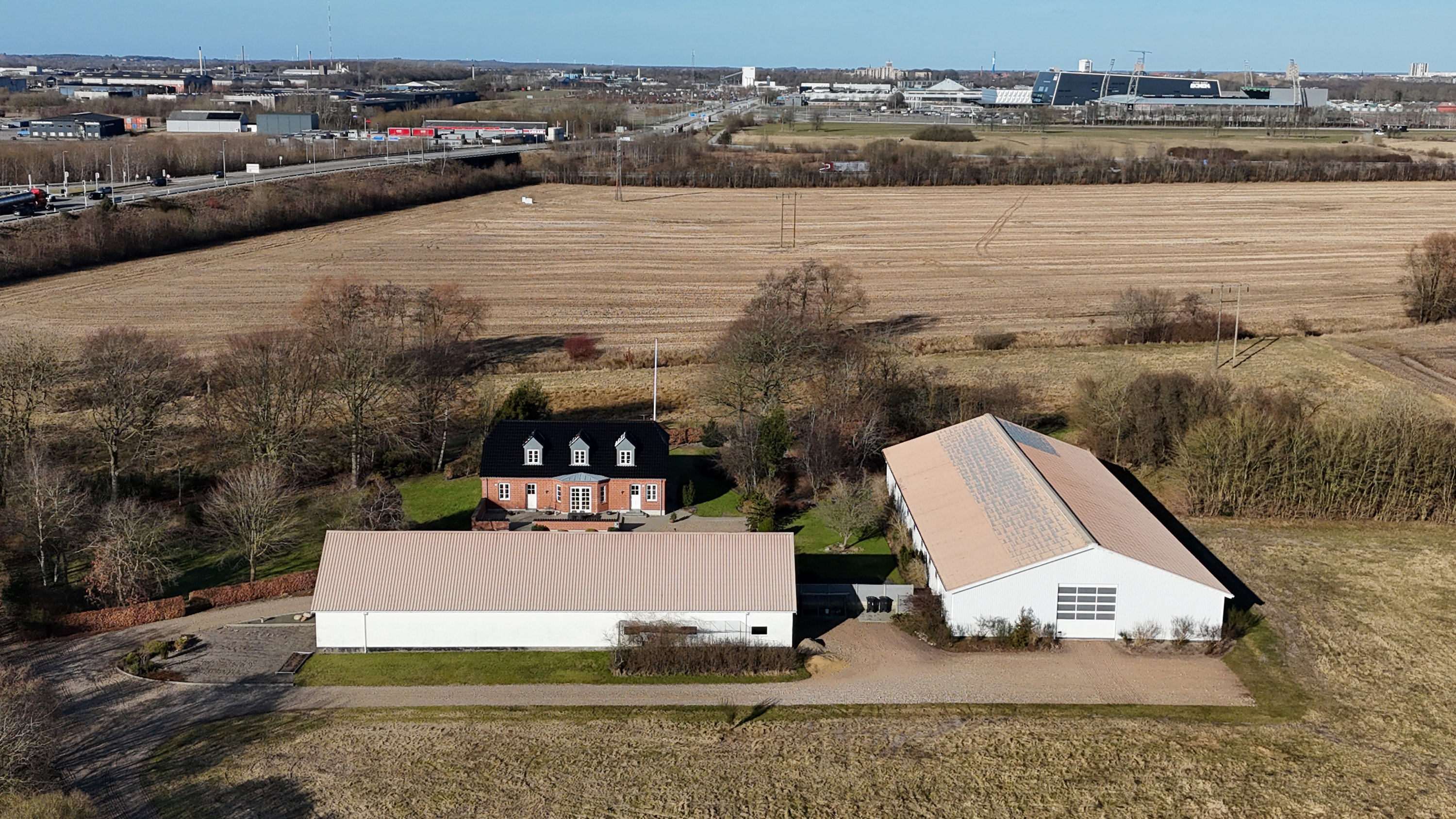 Fremhævet luftfoto billede i fuldskærmstilstand. Billede af Vesterlindvej 38, 7400 Herning