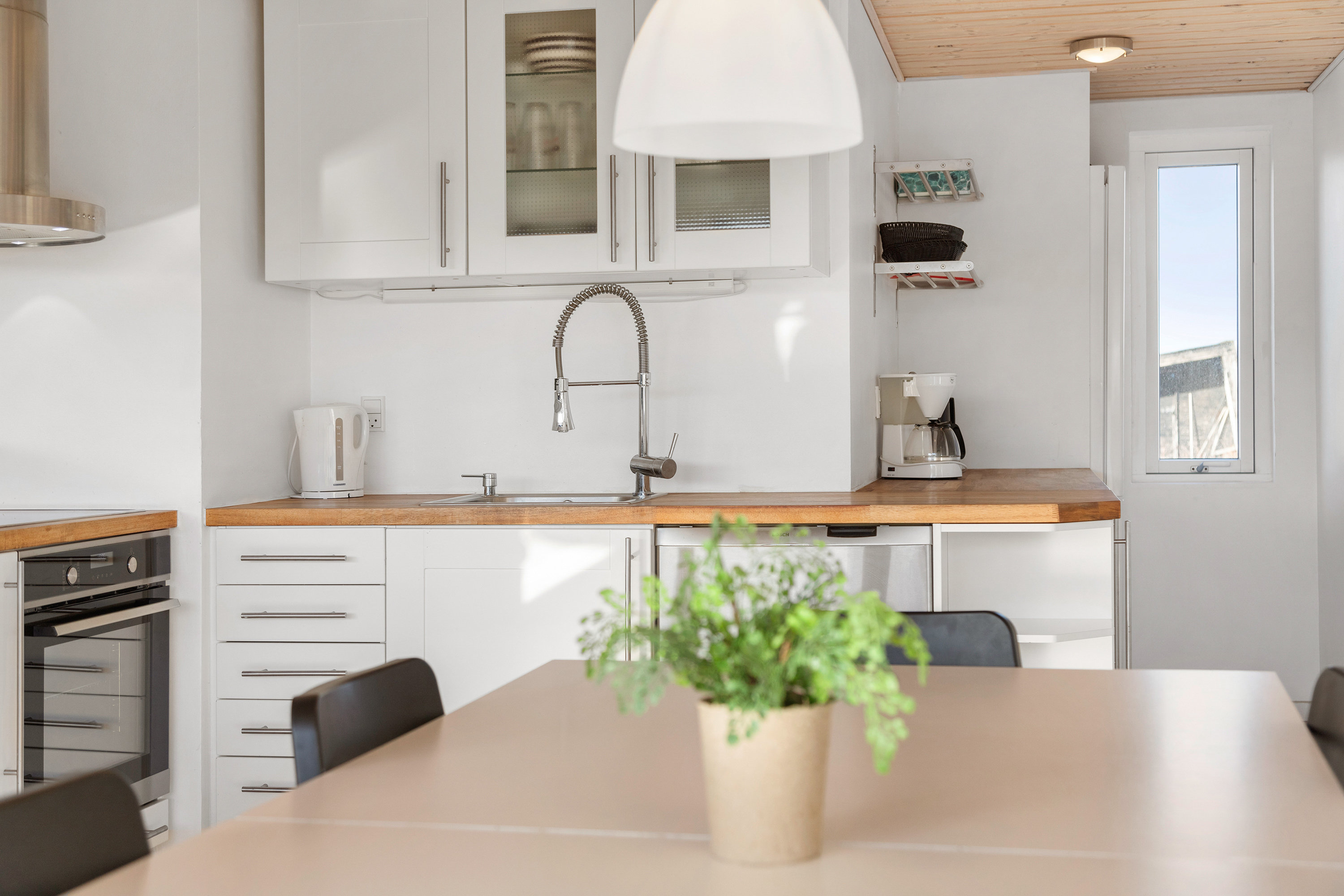 Fremhævet køkken billede i fuldskærmstilstand. Billede af Kronvildtvej 156, Krogen, 9460 Brovst