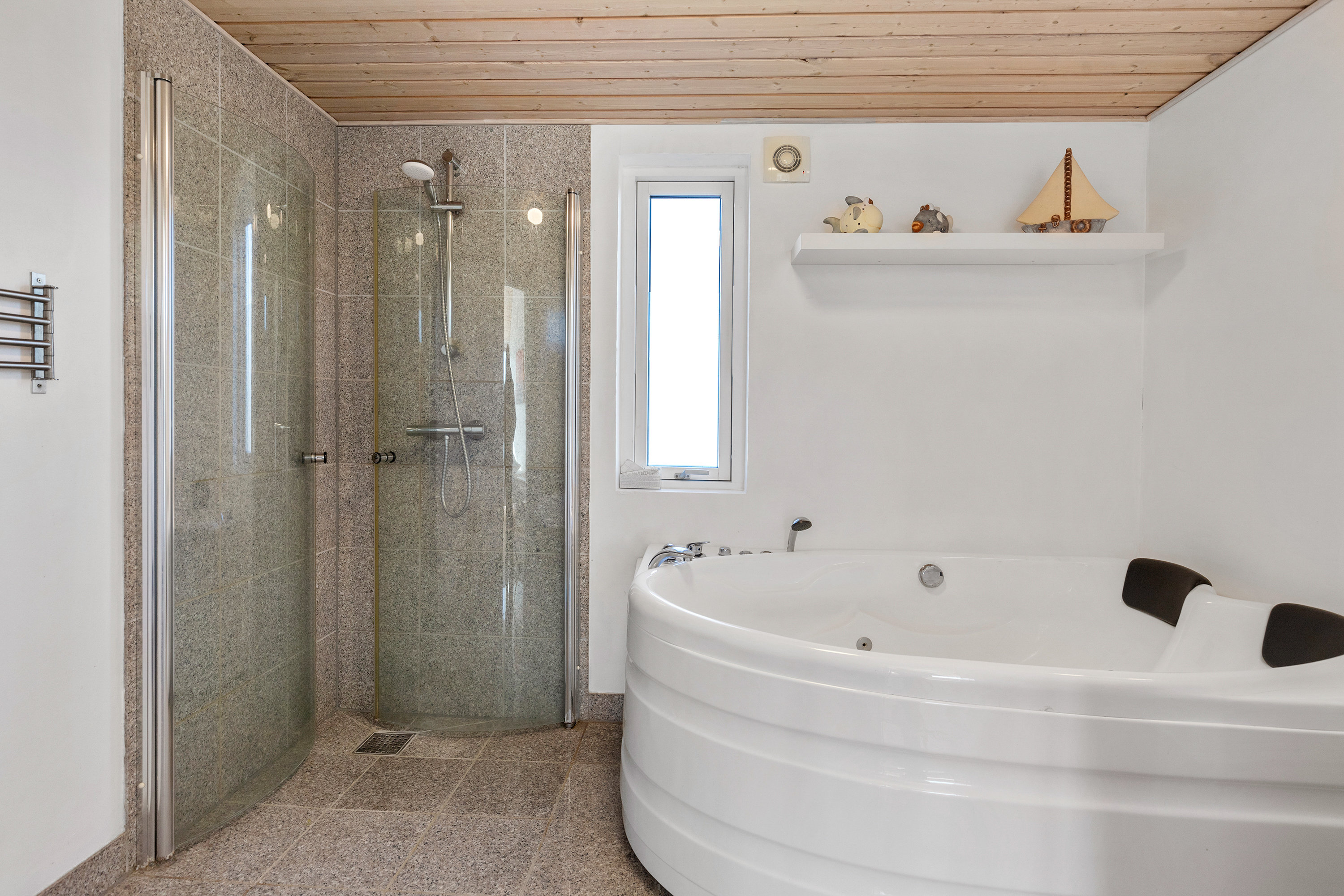 Fremhævet badeværelse billede i fuldskærmstilstand. Billede af Kronvildtvej 156, Krogen, 9460 Brovst