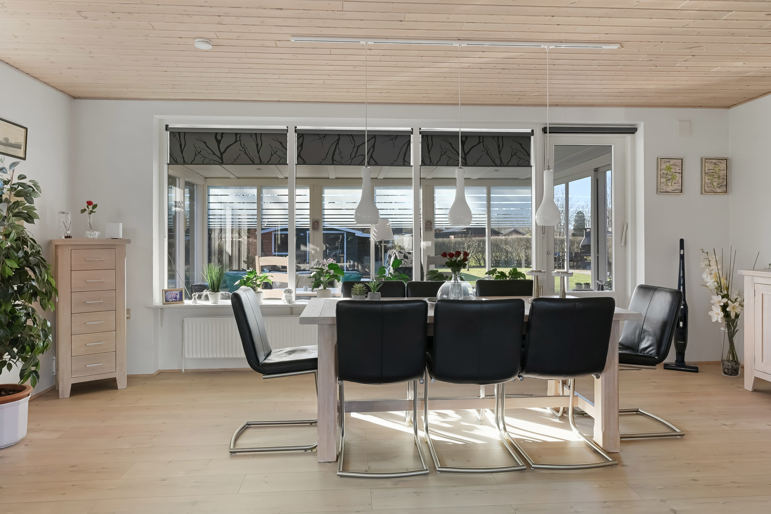 Fremhævet stue billede i fuldskærmstilstand. Billede af Egevej 4, 7260 Sønder Omme