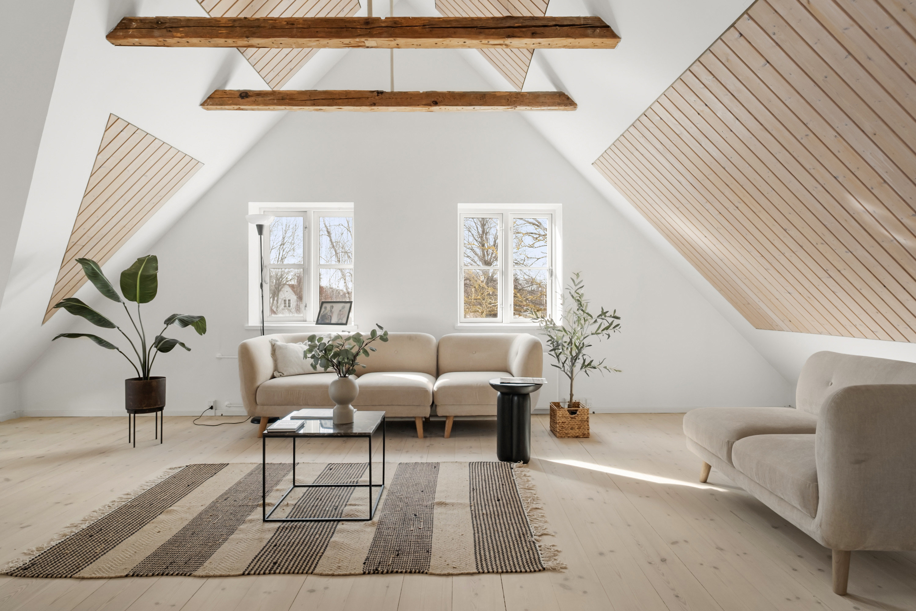 Fremhævet stue billede i fuldskærmstilstand. Billede af Farum Hovedgade 71A, st.. tv., 3520 Farum