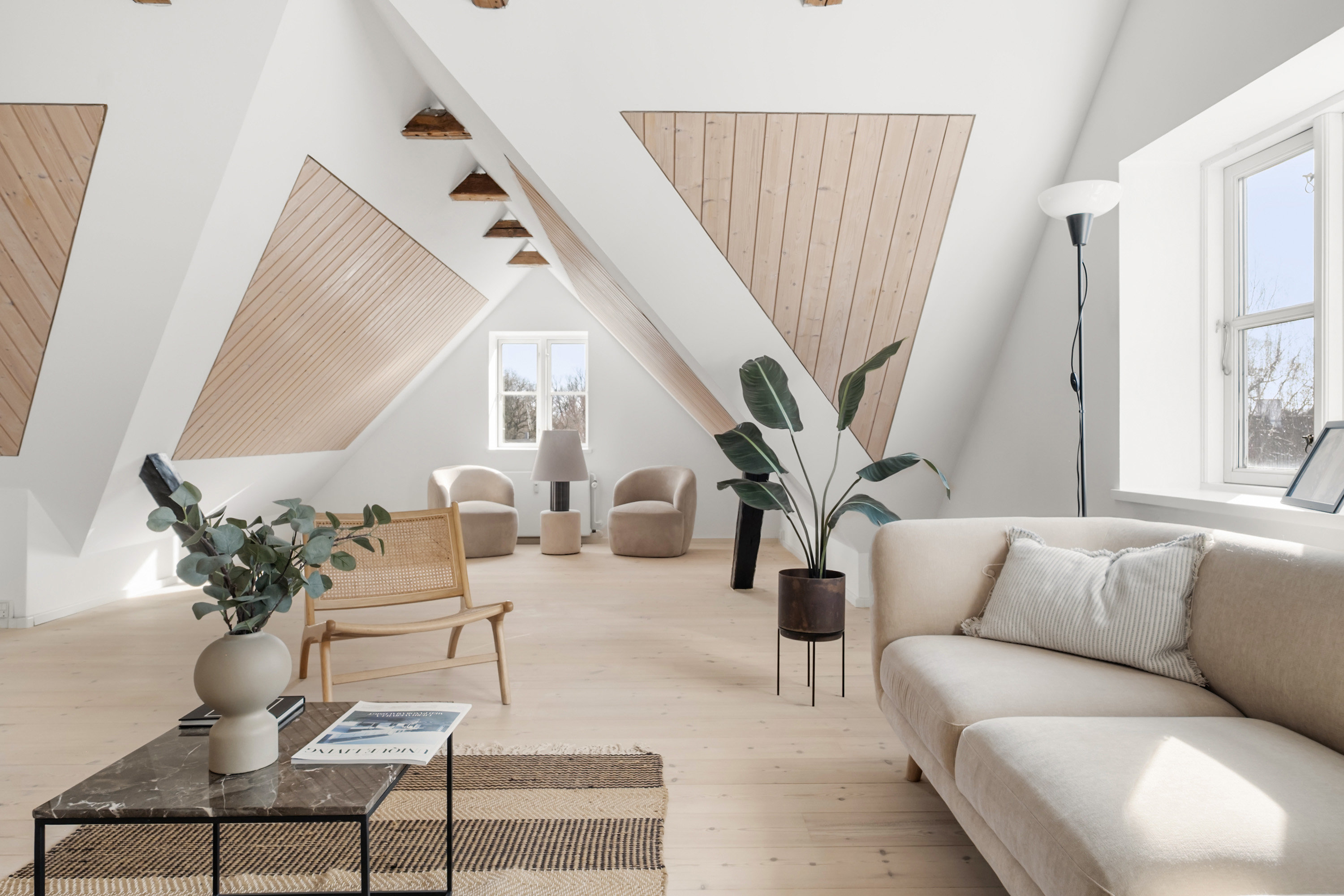 Fremhævet stue billede i fuldskærmstilstand. Billede af Farum Hovedgade 71A, st.. tv., 3520 Farum