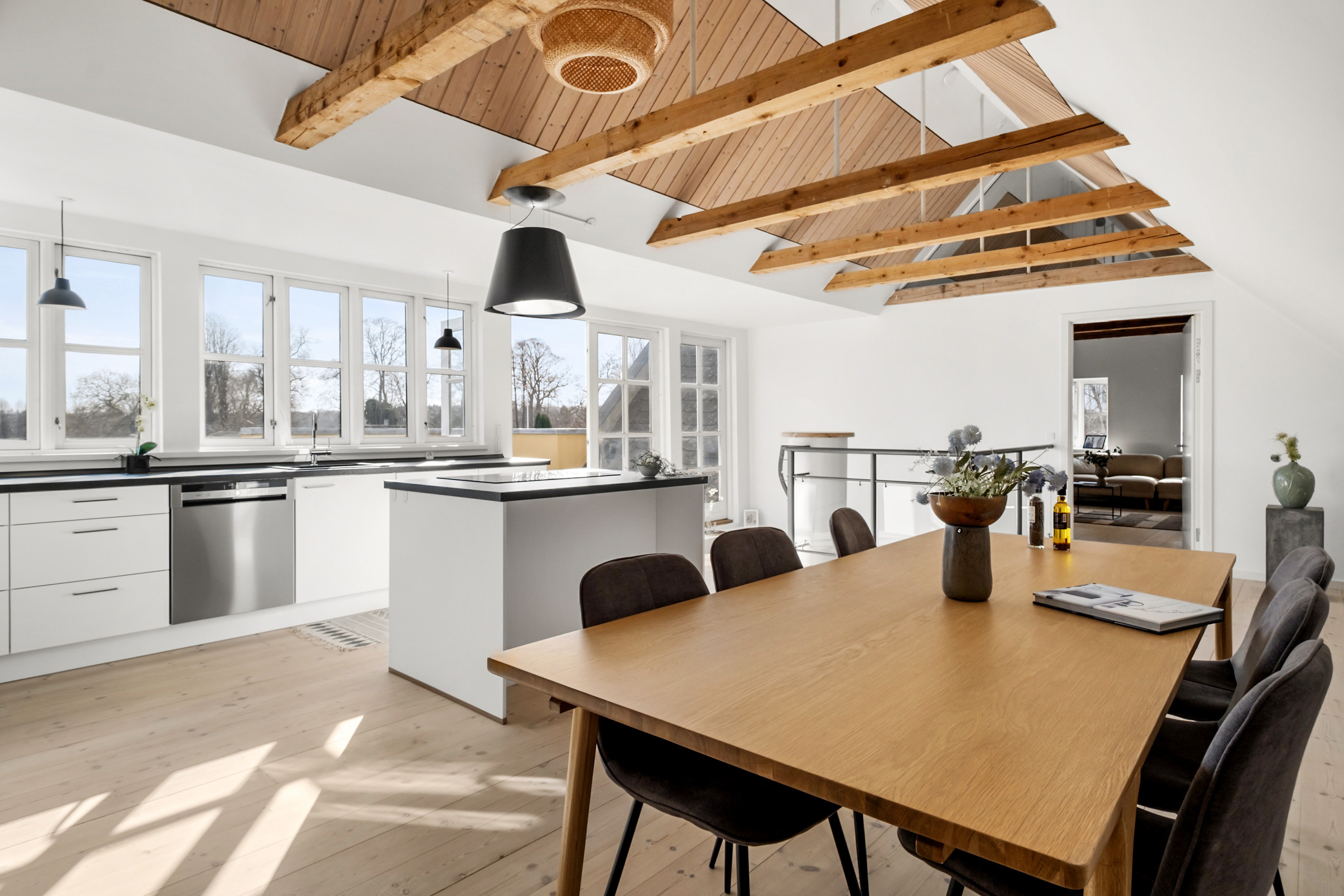 Fremhævet spisekøkken billede i fuldskærmstilstand. Billede af Farum Hovedgade 71A, st.. tv., 3520 Farum