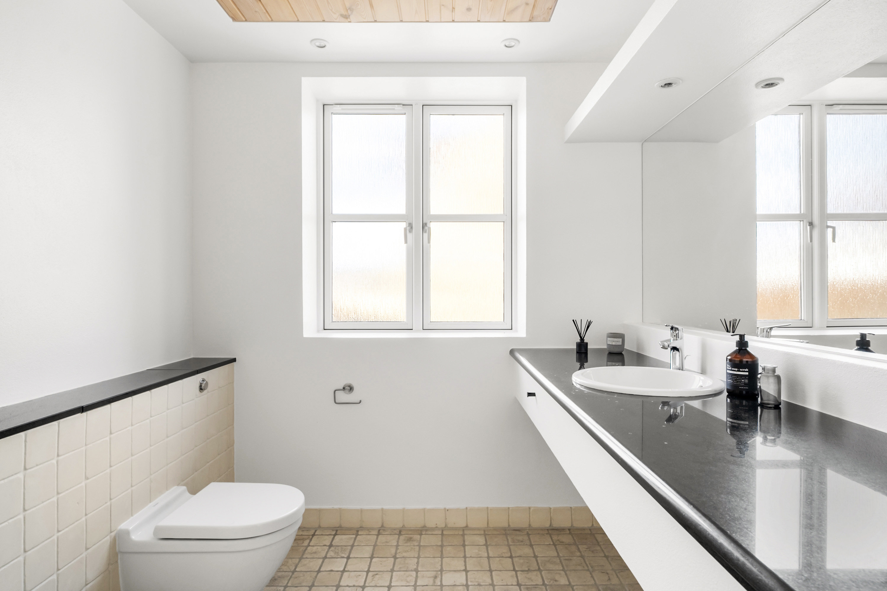 Fremhævet badeværelse billede i fuldskærmstilstand. Billede af Farum Hovedgade 71A, st.. tv., 3520 Farum