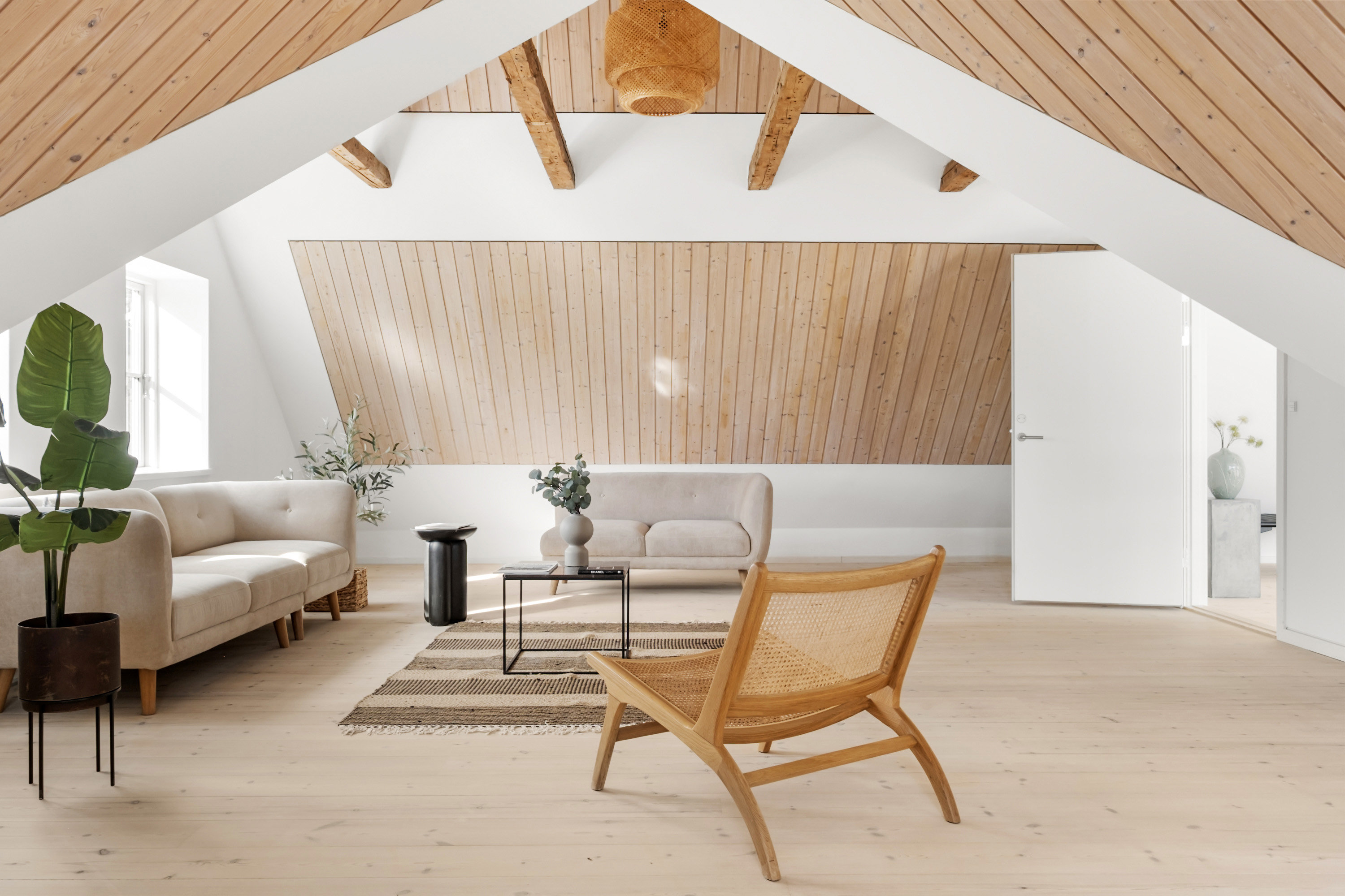 Fremhævet stue billede i fuldskærmstilstand. Billede af Farum Hovedgade 71A, st.. tv., 3520 Farum