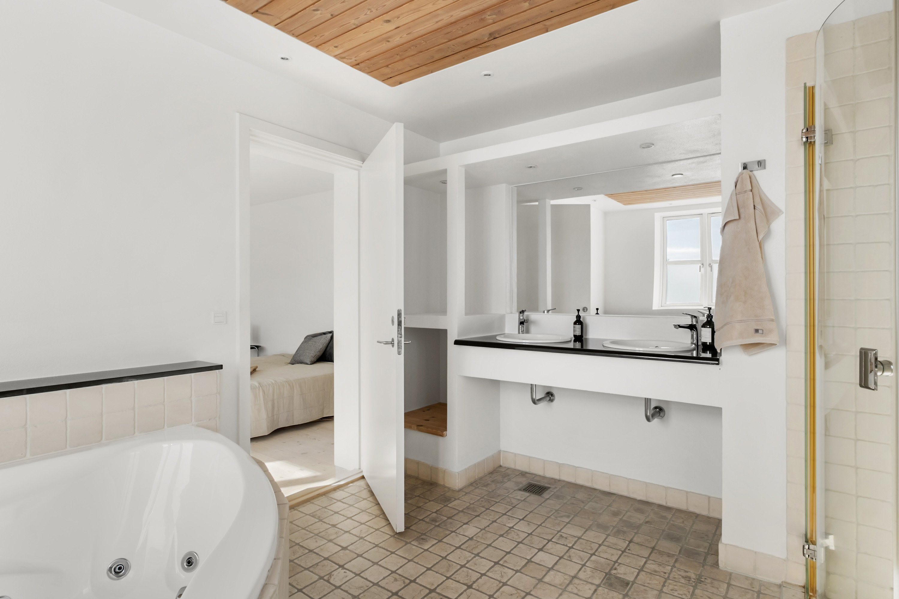 Fremhævet badeværelse billede i fuldskærmstilstand. Billede af Farum Hovedgade 71A, st.. tv., 3520 Farum