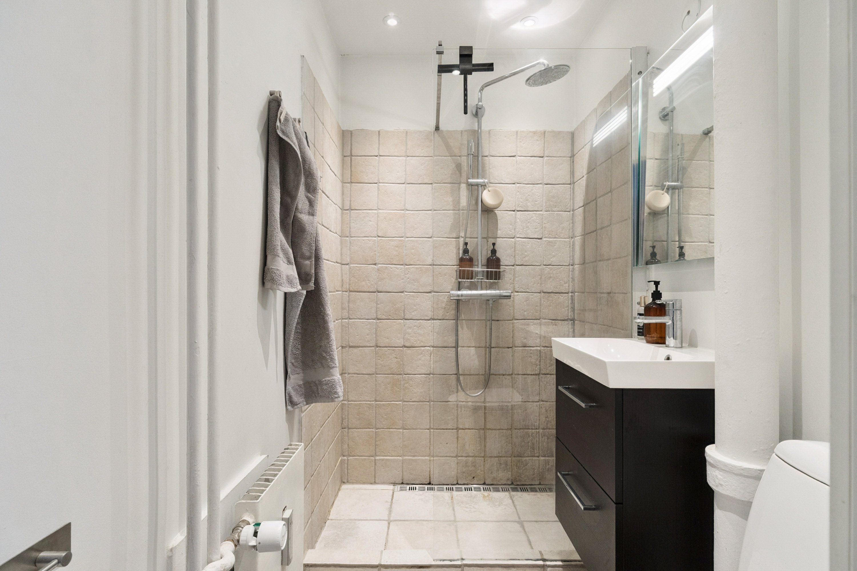 Fremhævet badeværelse billede i fuldskærmstilstand. Billede af Halsskovgade 2, 4. 402., 2100 København Ø