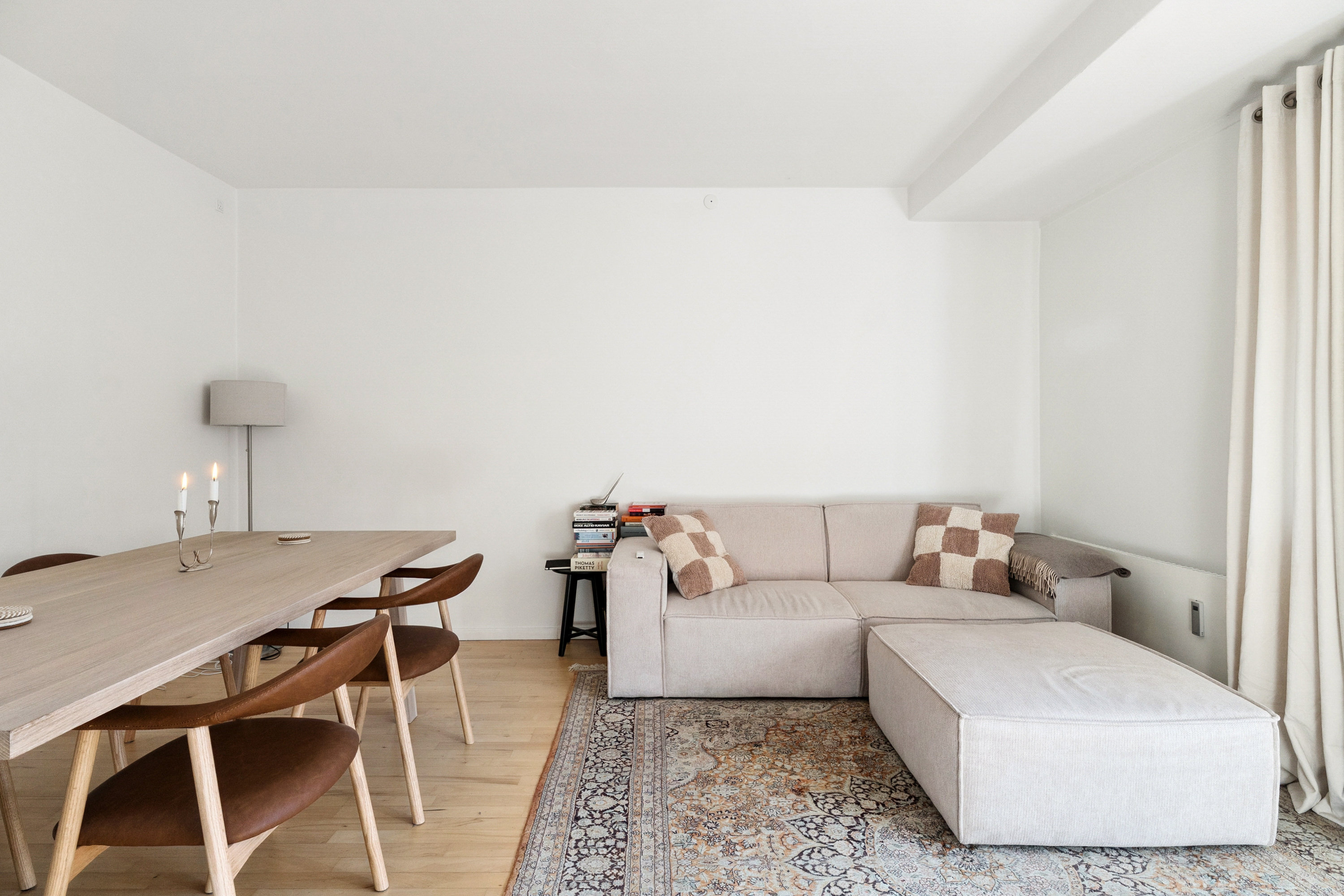 Fremhævet stue billede i fuldskærmstilstand. Billede af Halsskovgade 2, 4. 402., 2100 København Ø